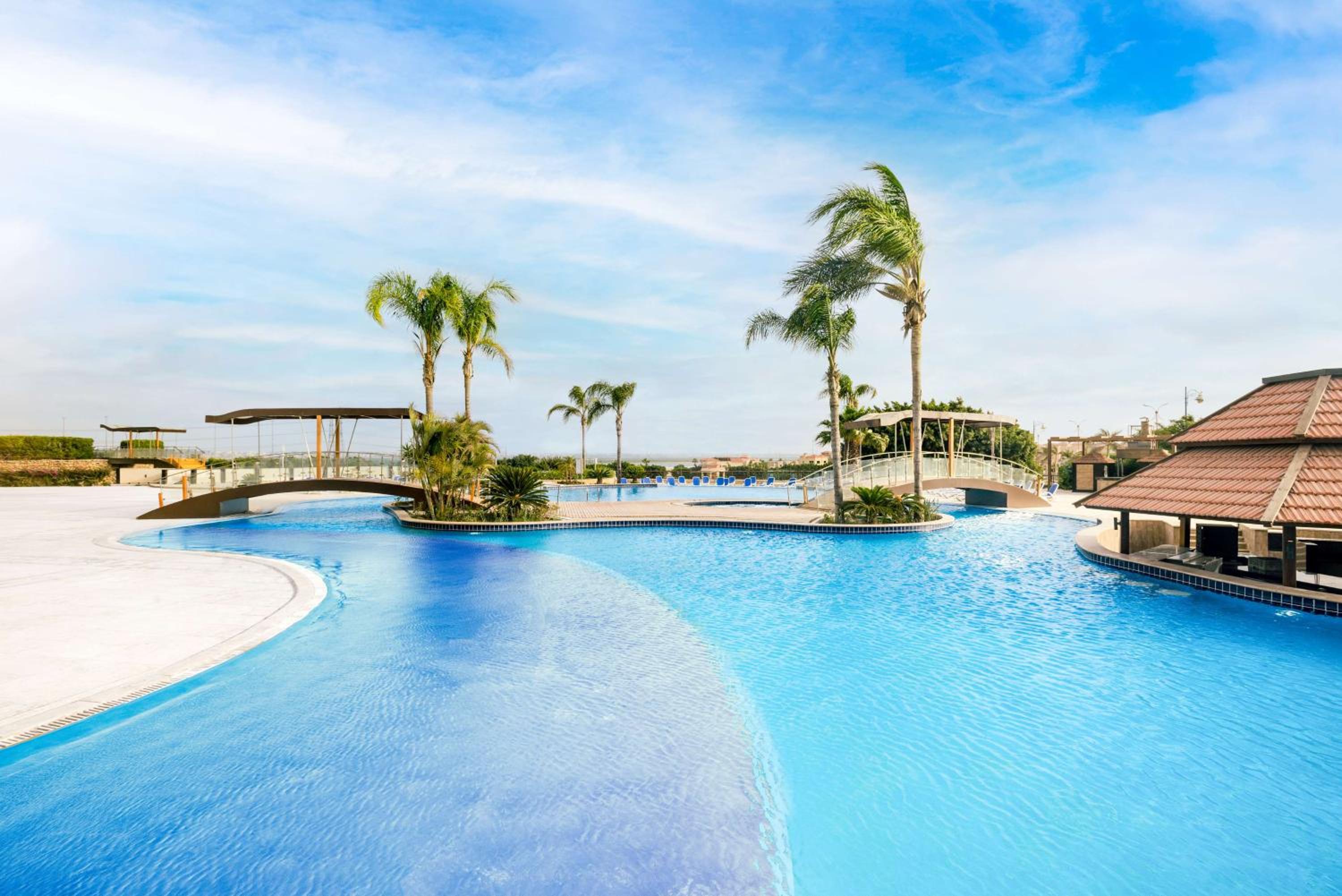 Superior Room with Terrace and Pool View - Photo 7