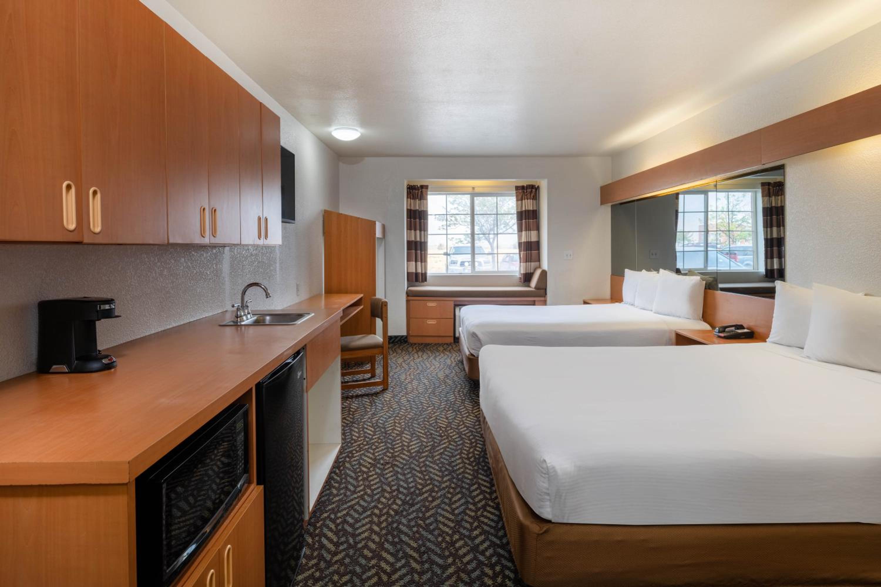 Suite with Two Queen Beds - Mobility Access/Non-Smoking - Photo 2