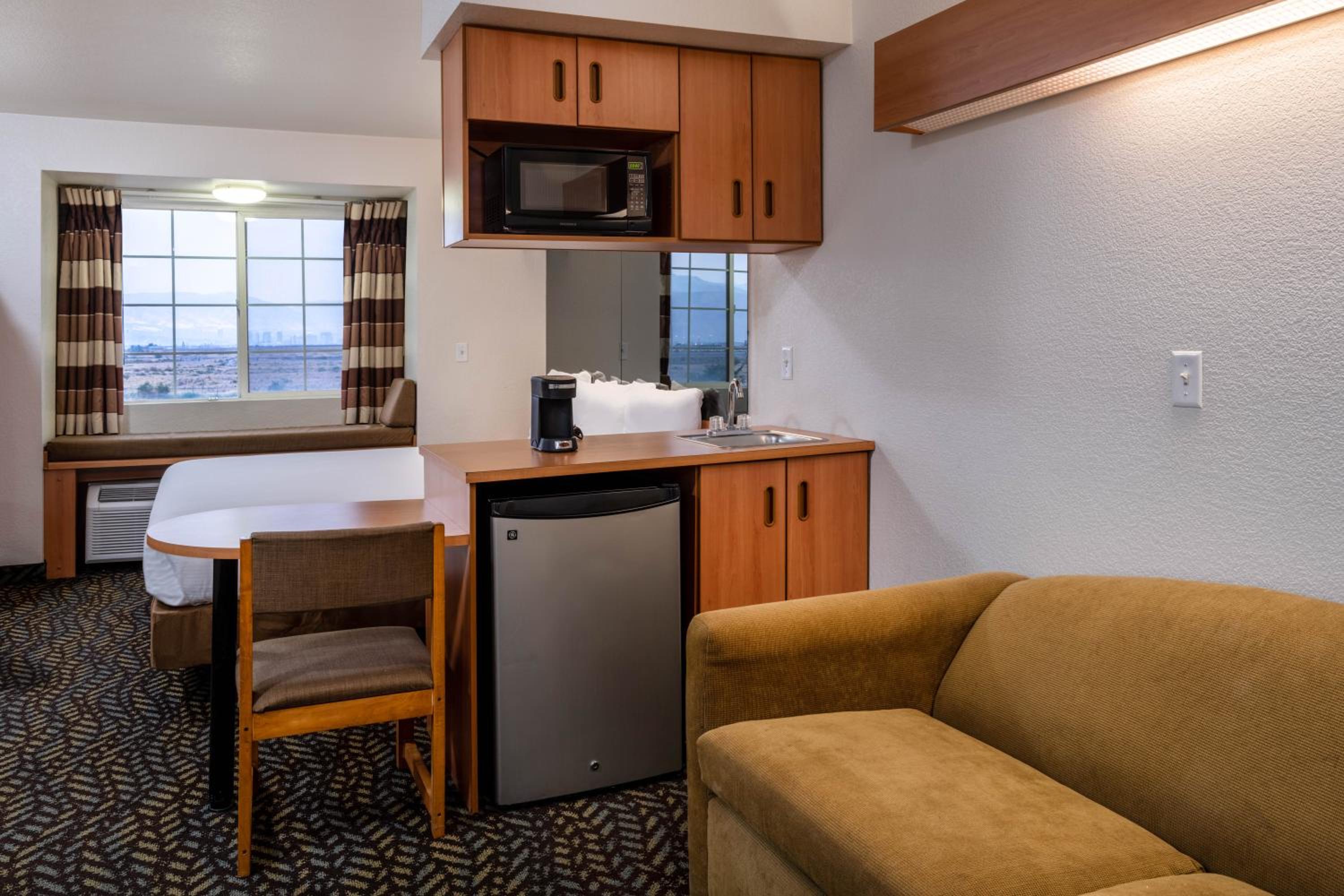 King Studio Suite, Non-Smoking - Photo 5
