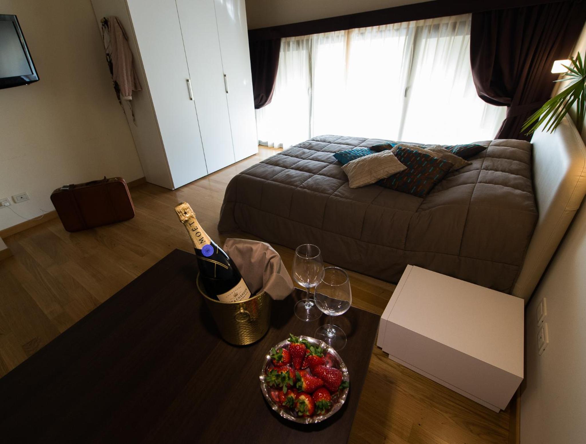 Double Room - Photo 10