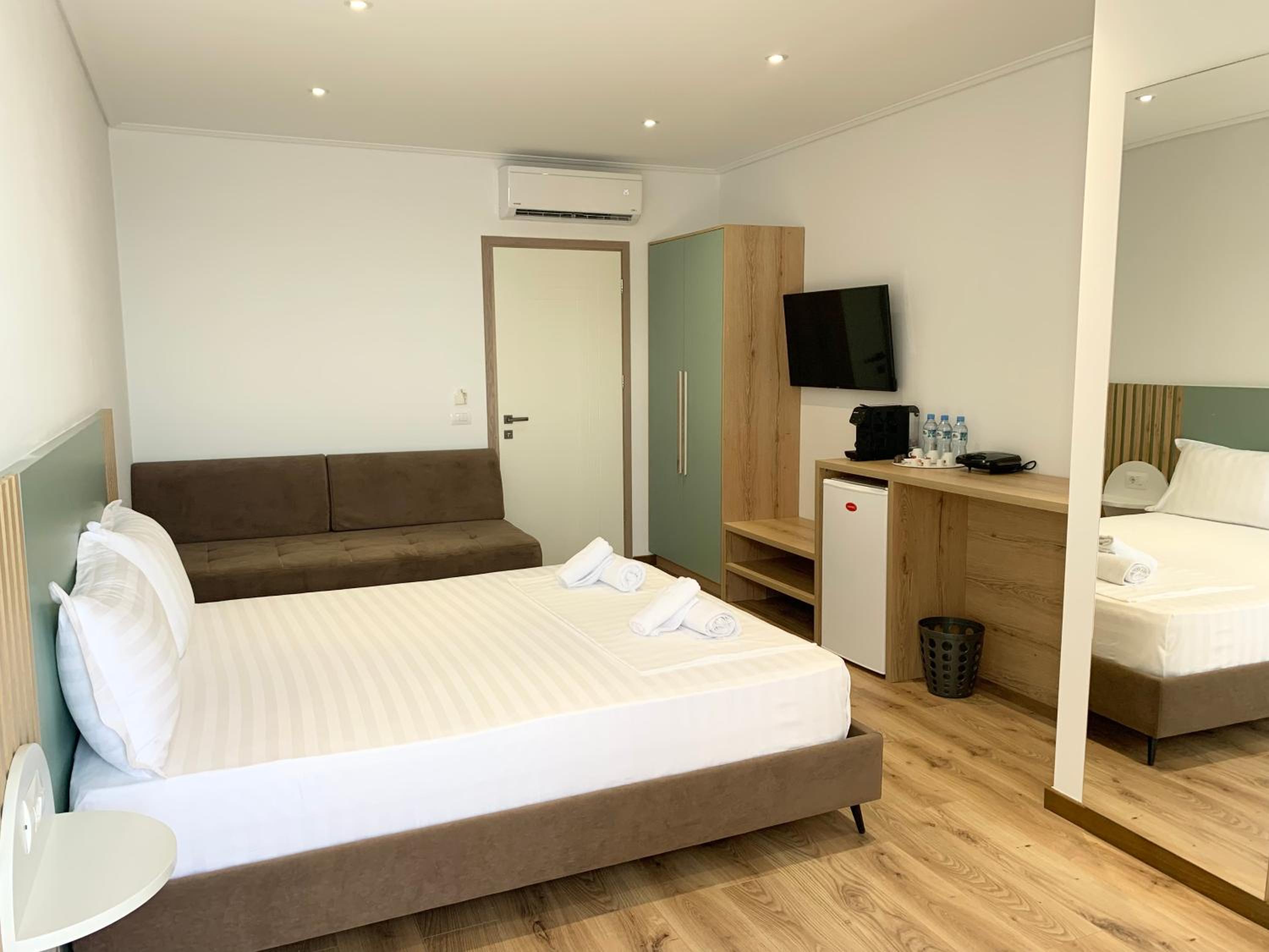 Triple Room with Balcony photo 3