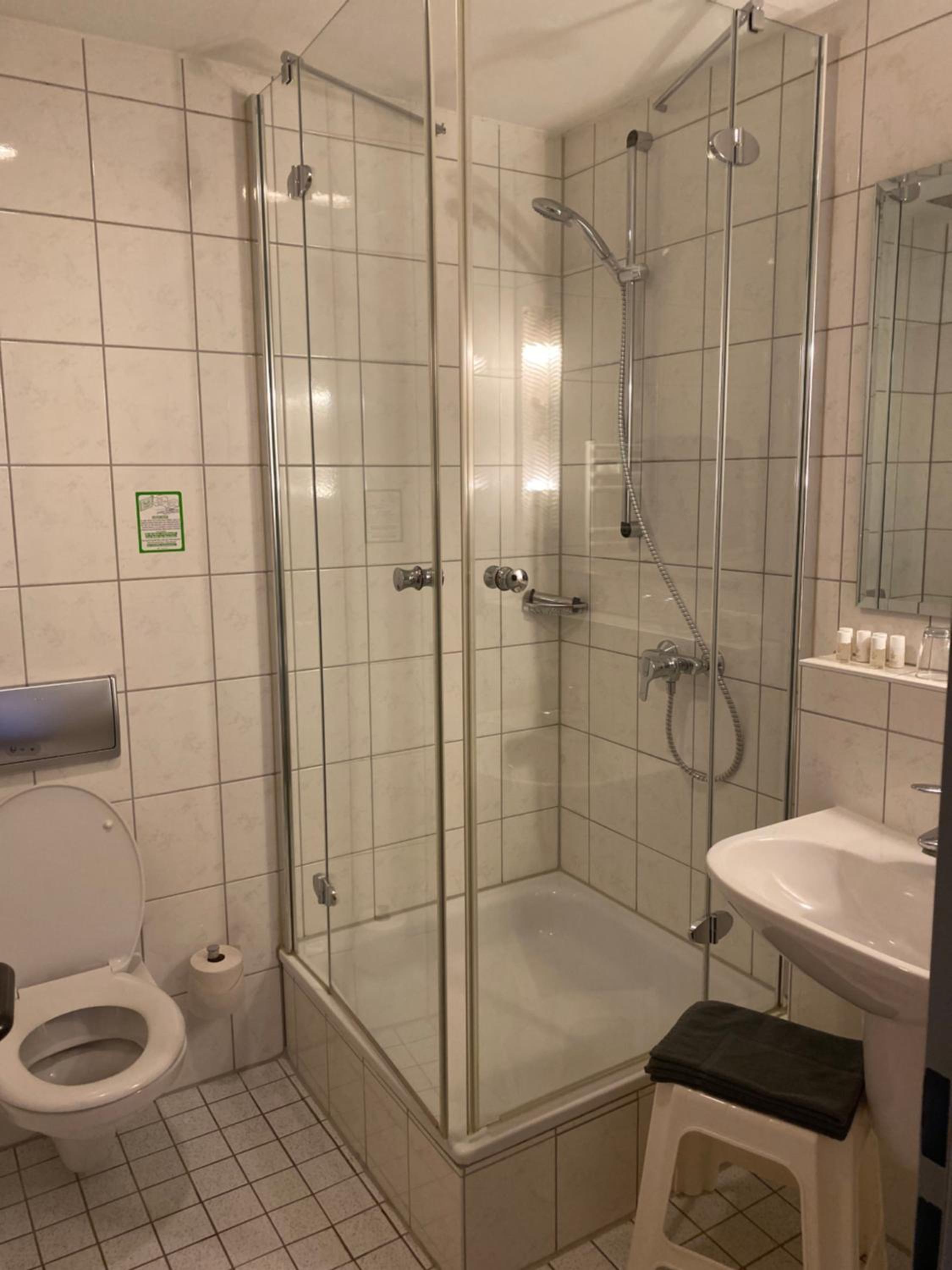 Double Room with Private Bathroom - Photo 2