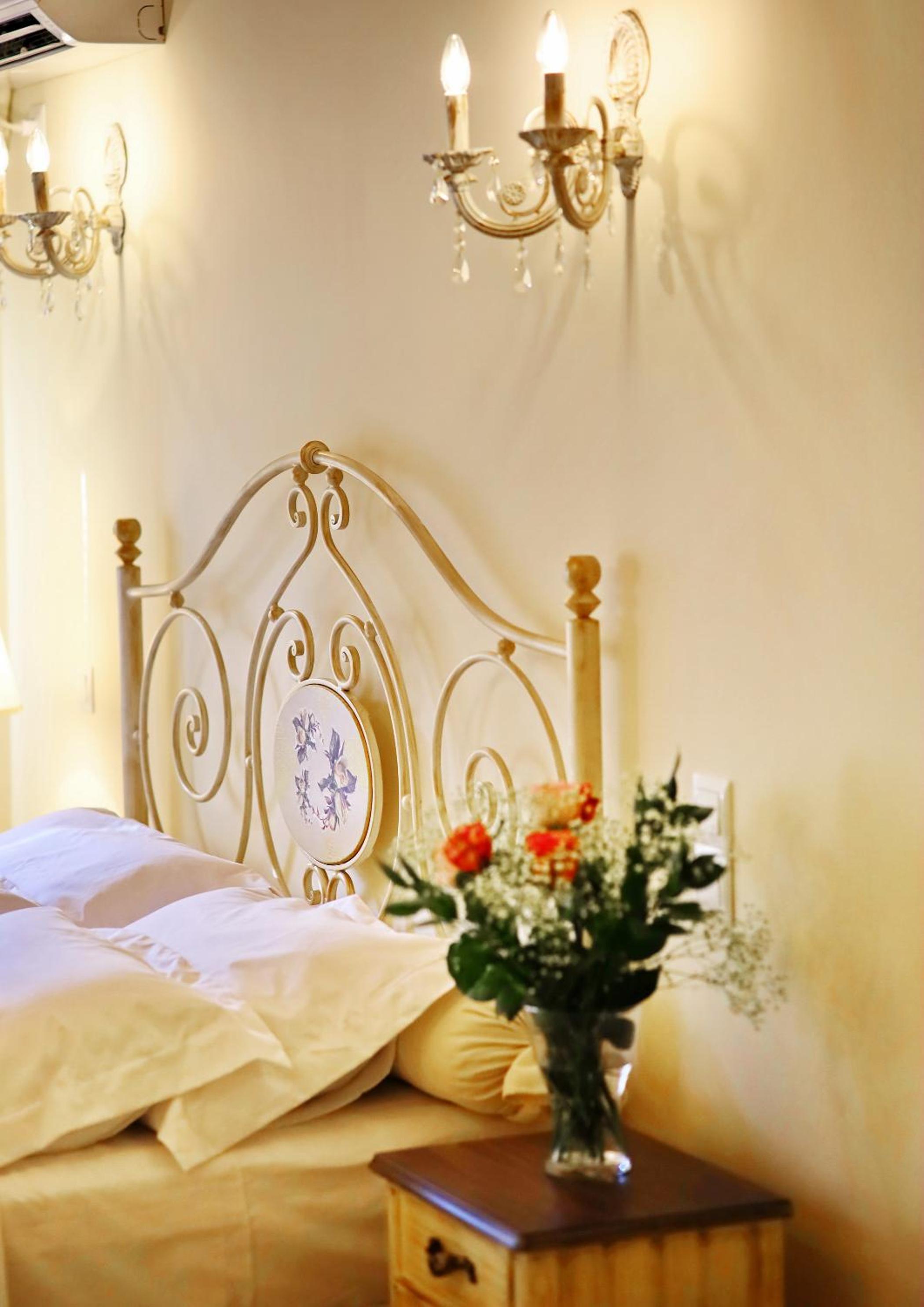 Queen Room photo 1