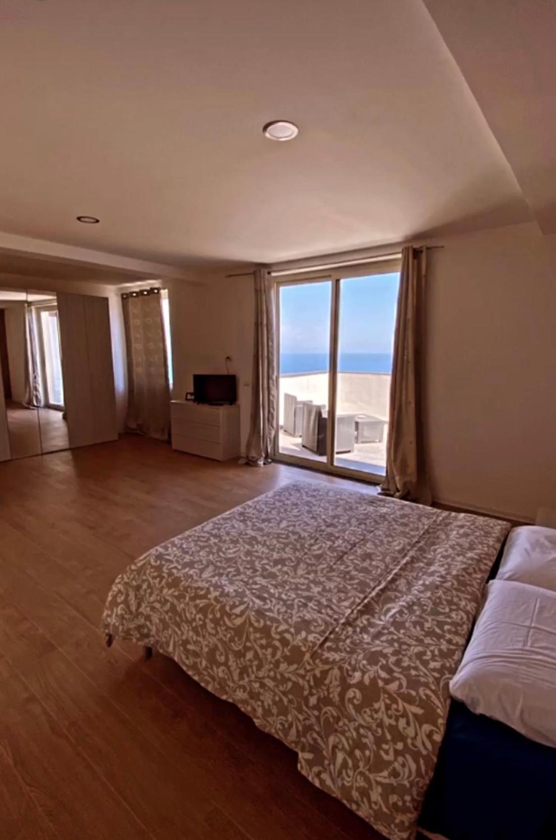 Double or Twin Room with Sea View - Photo 38