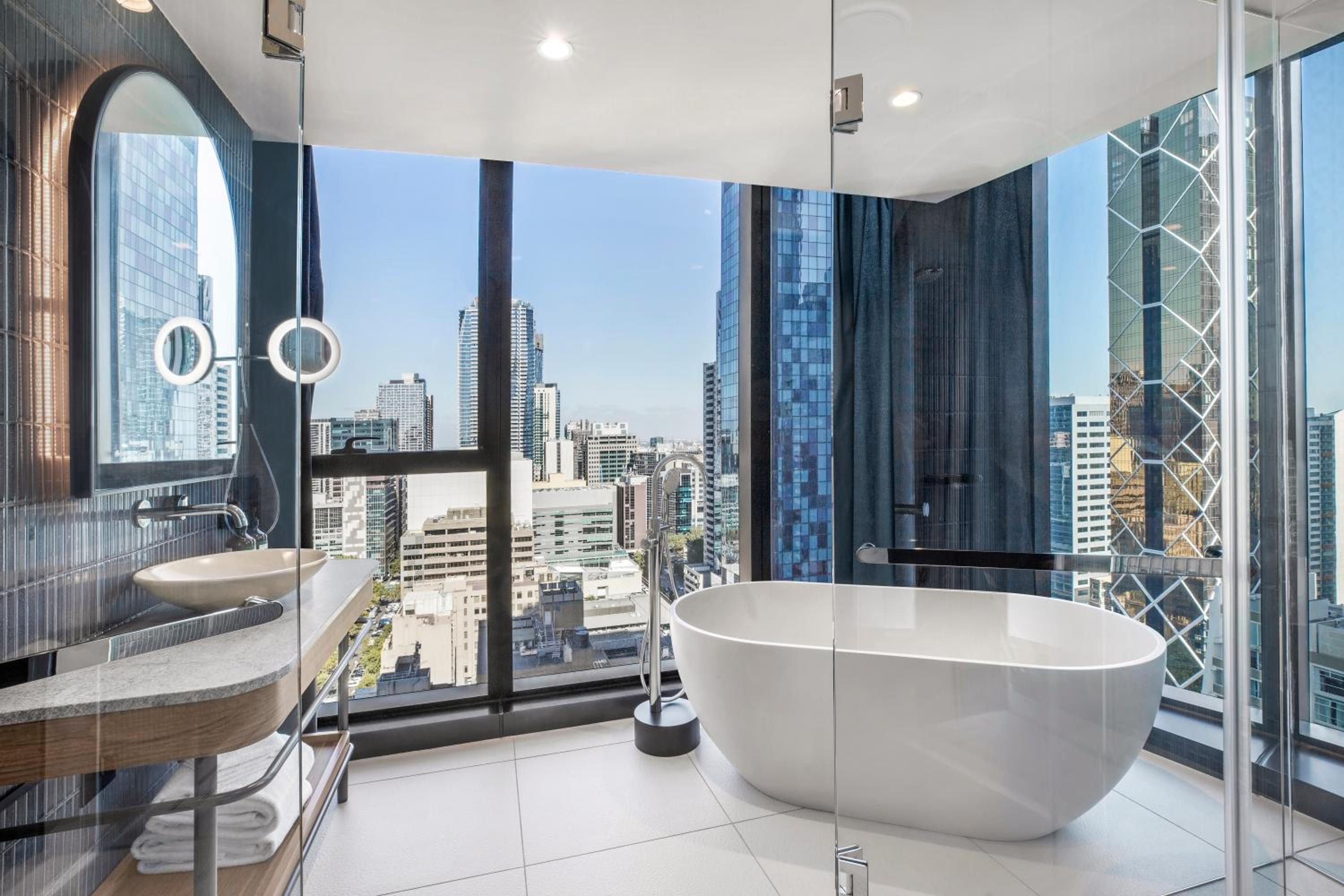 Premium King Room with Tub - High Floor - Photo 7