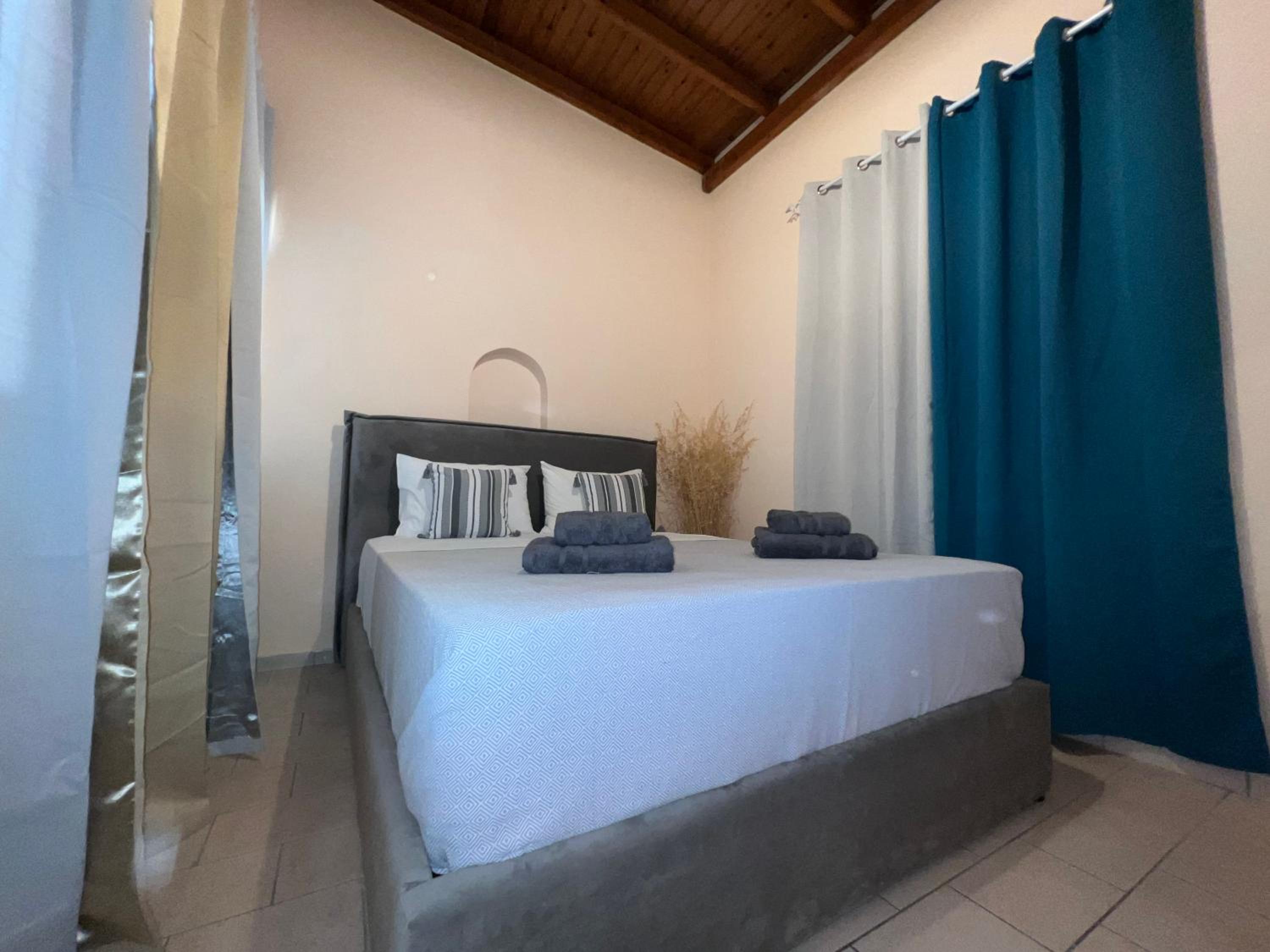Three-Bedroom House - Photo 19