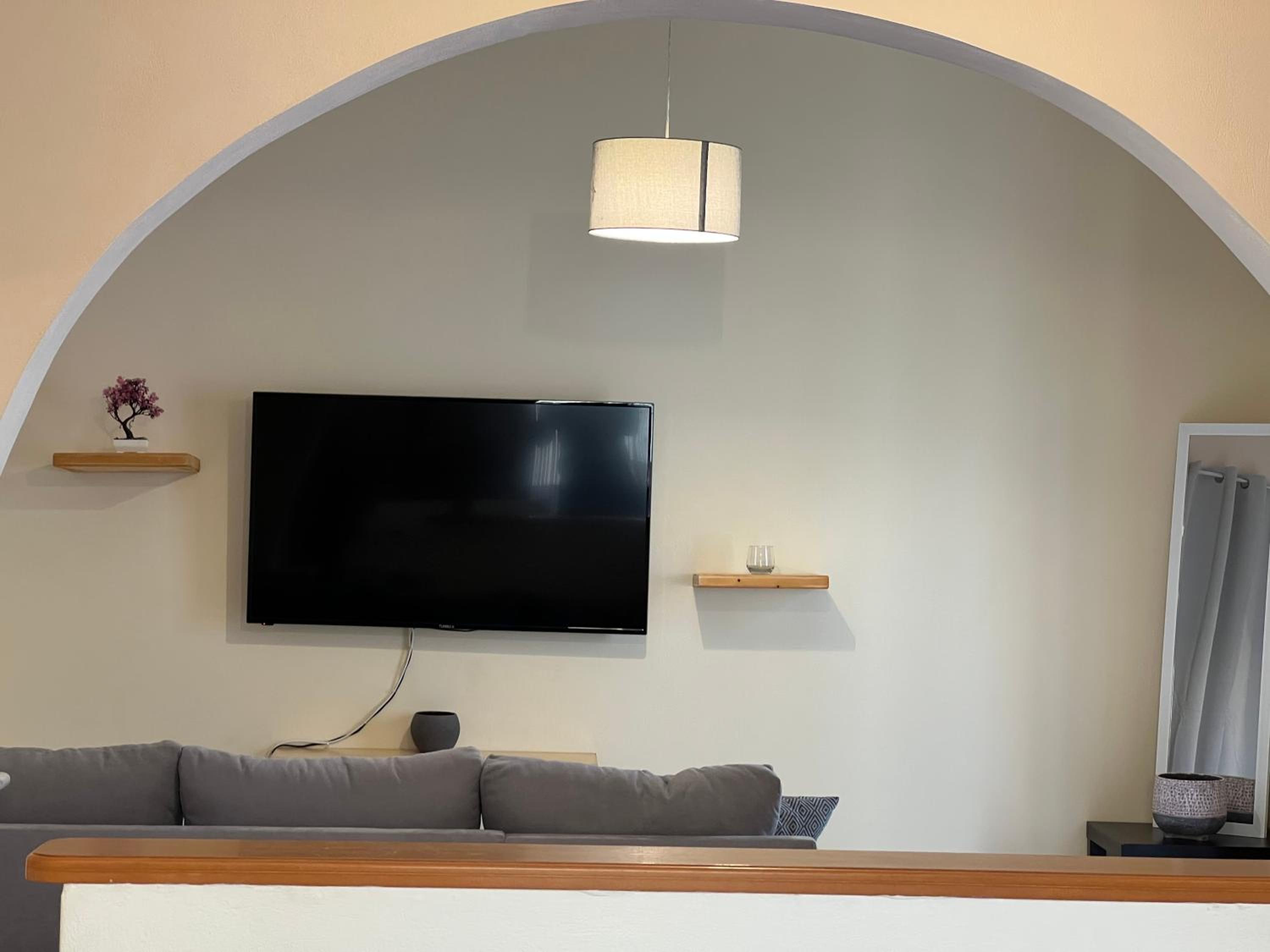 Three-Bedroom House - Photo 11