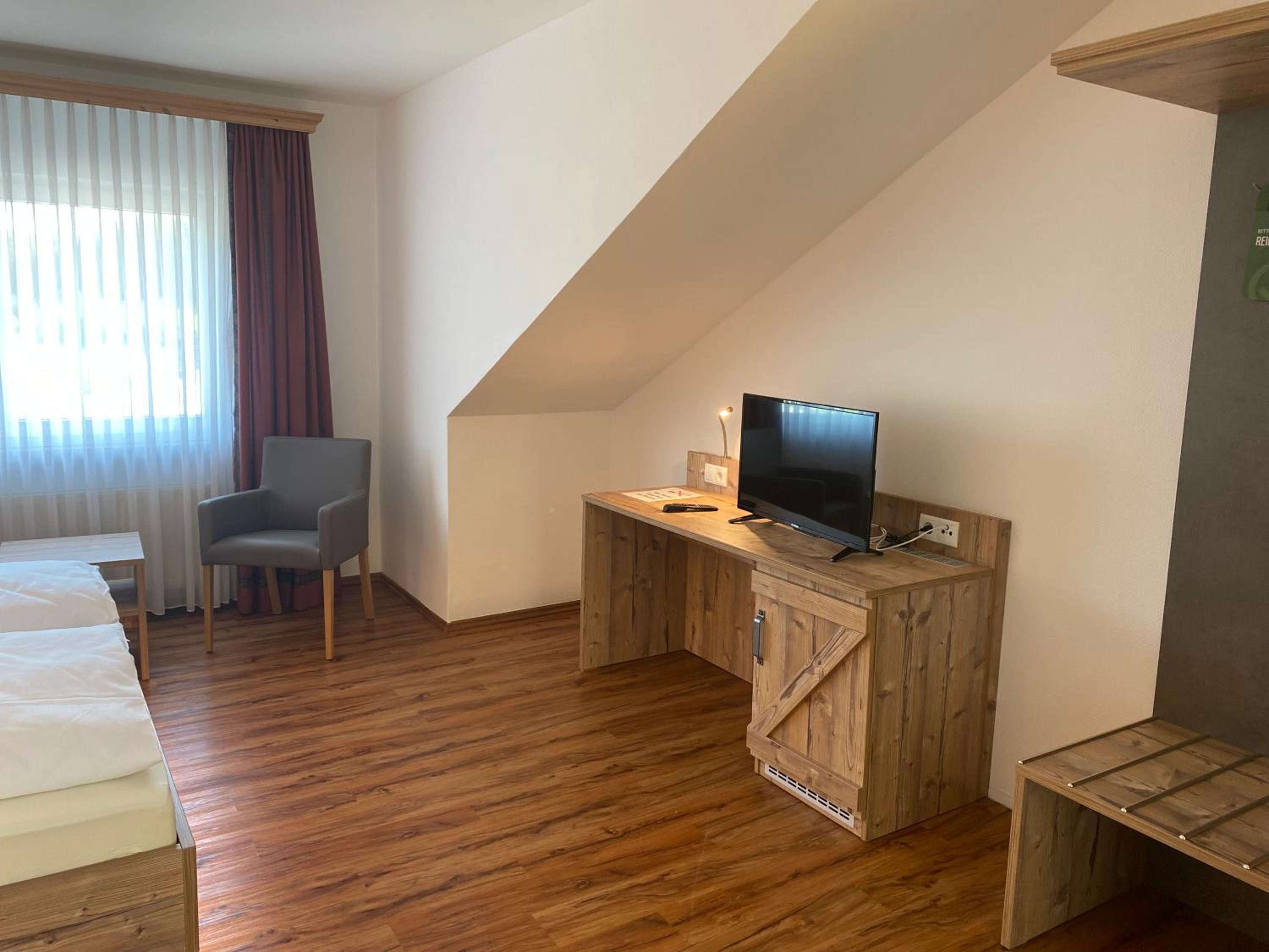 Double Room with Private Bathroom - Photo 5