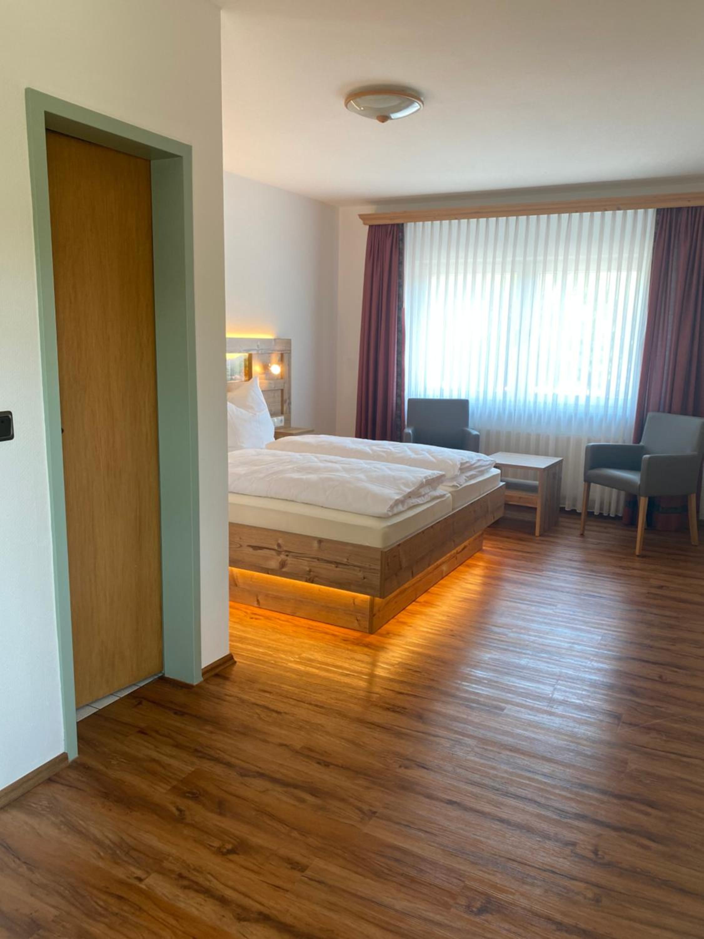 Double Room with Private Bathroom - Photo 3