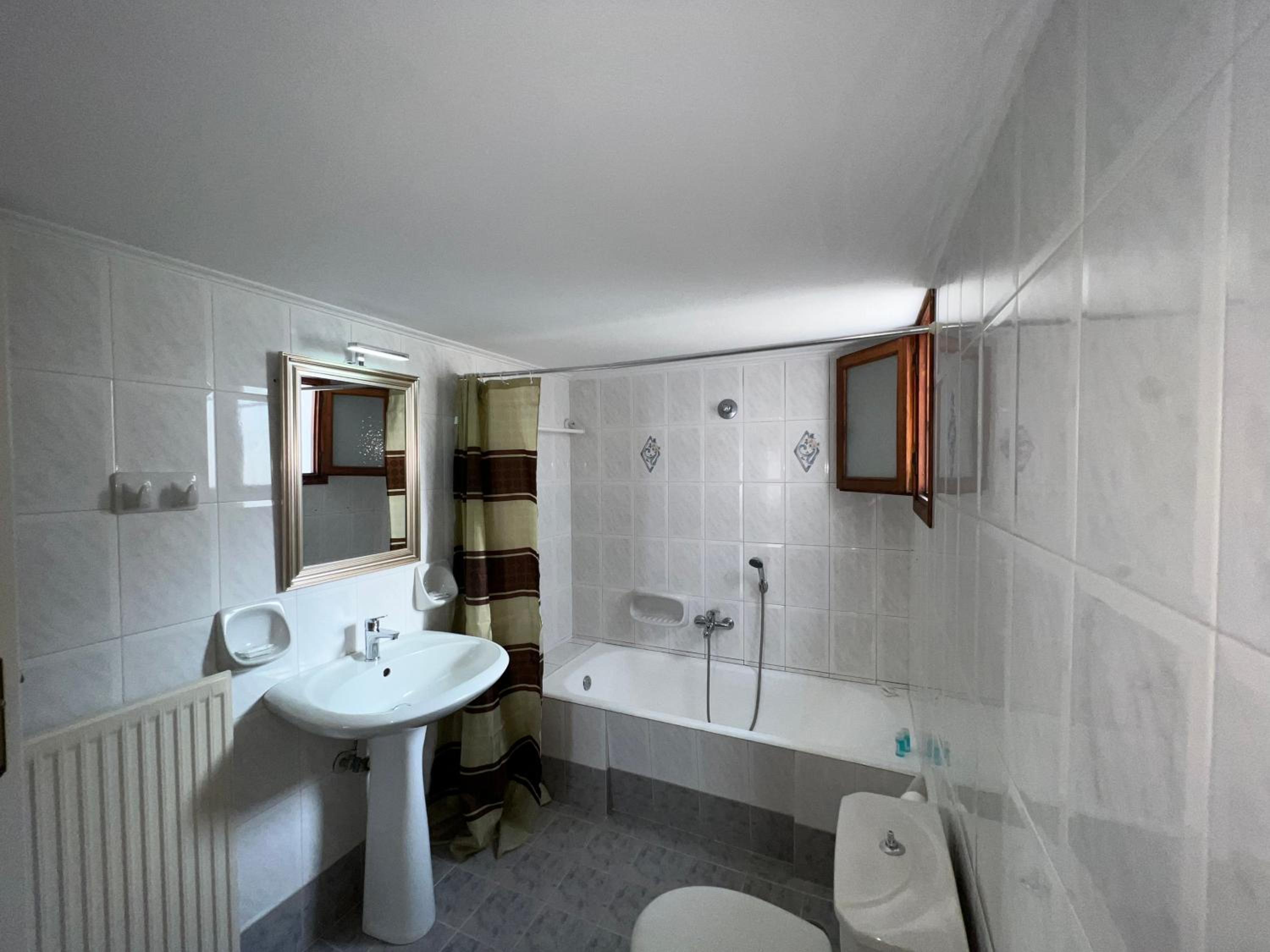 Three-Bedroom House - Photo 6