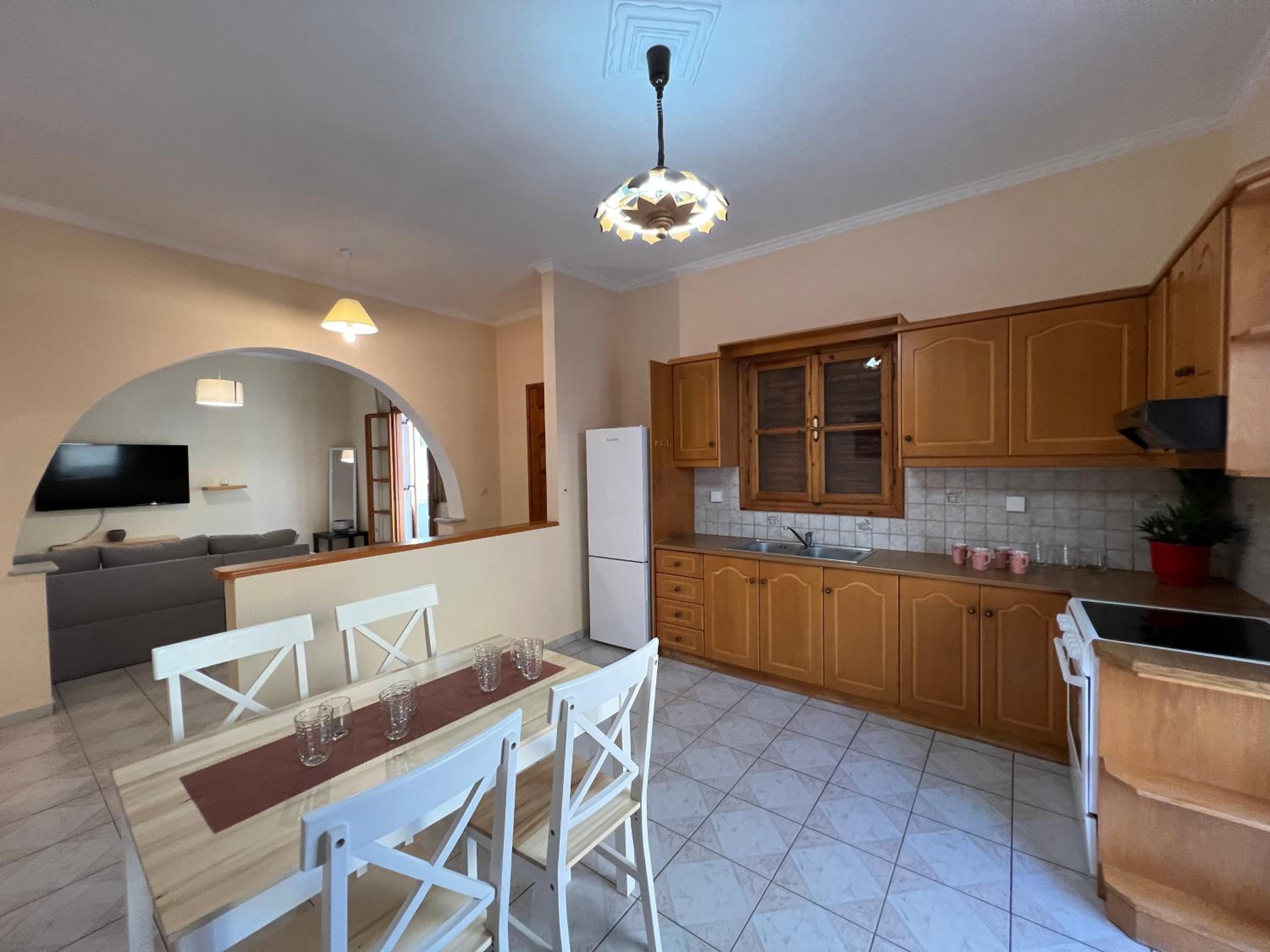 Three-Bedroom House - Photo 4