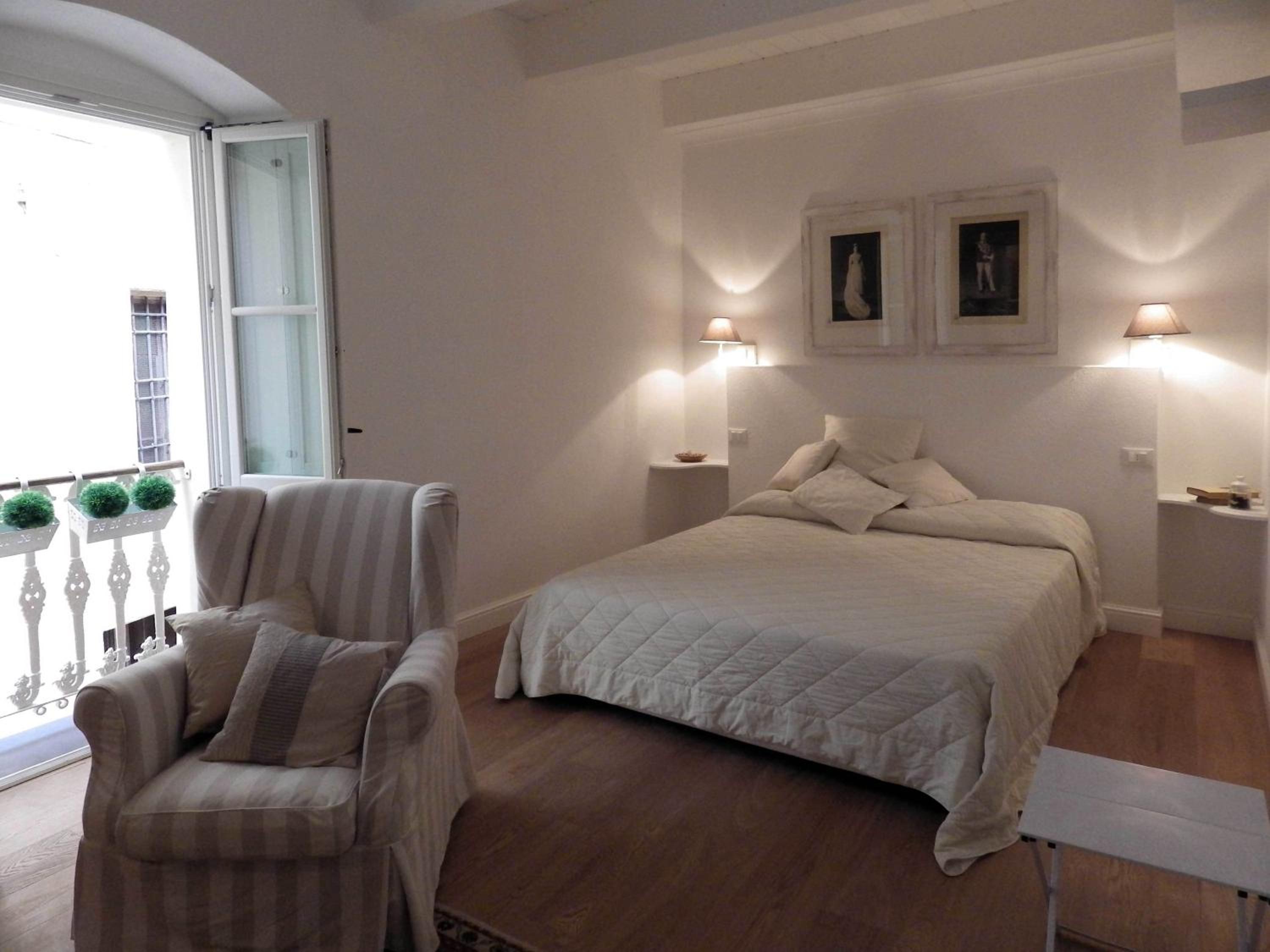 Standard King Room - Photo 1