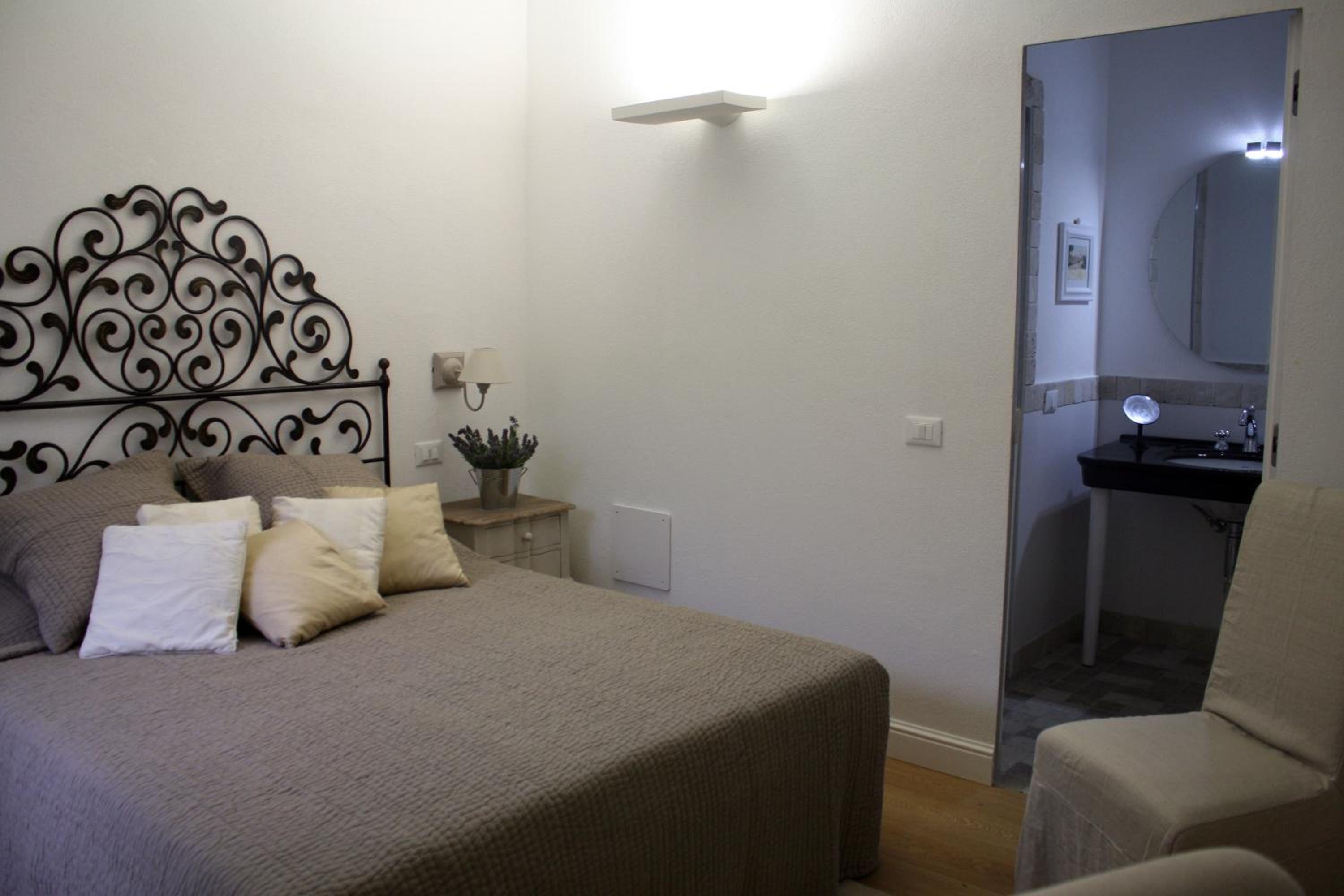 Deluxe Double Room - Photo 5