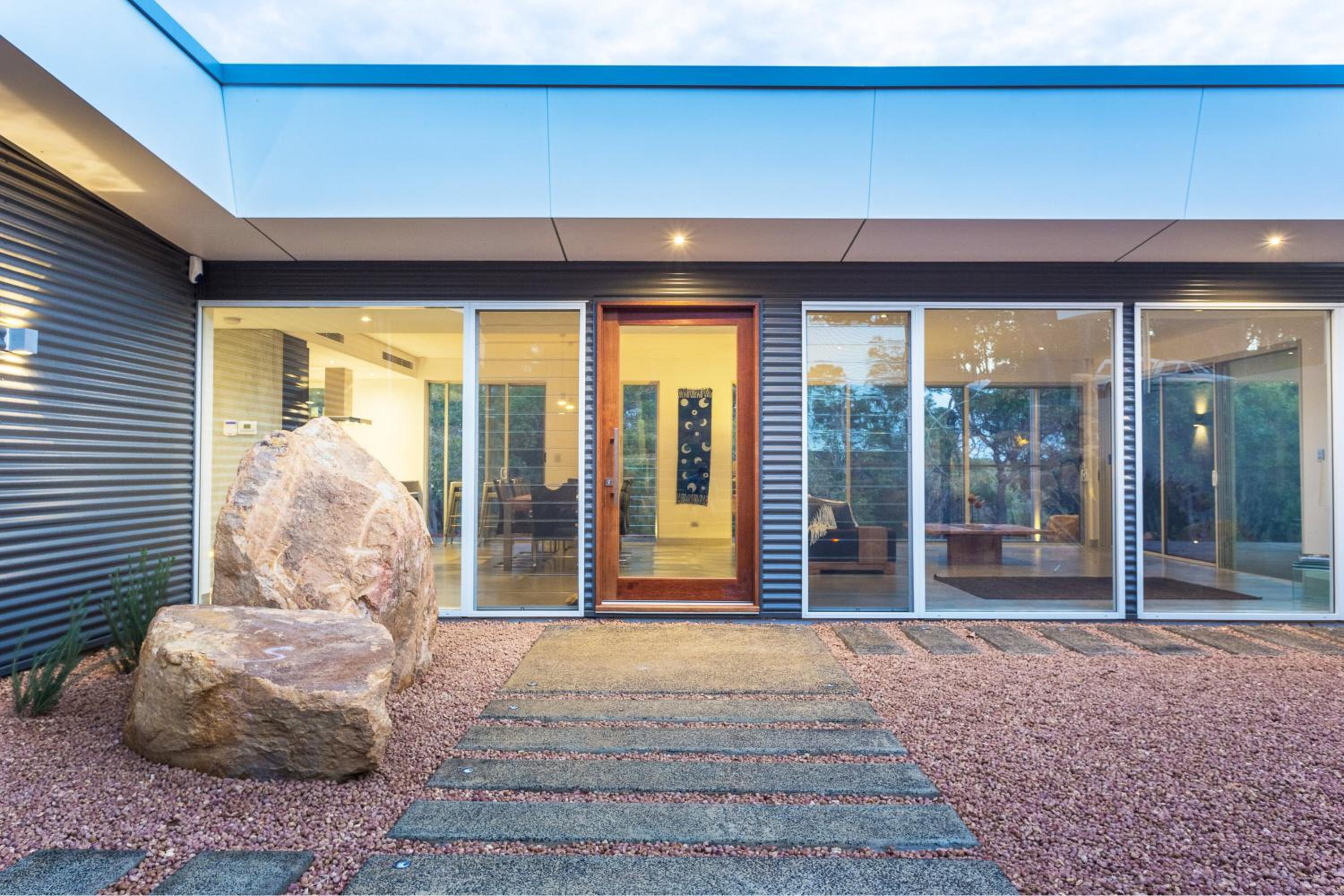 Four-Bedroom House photo 3