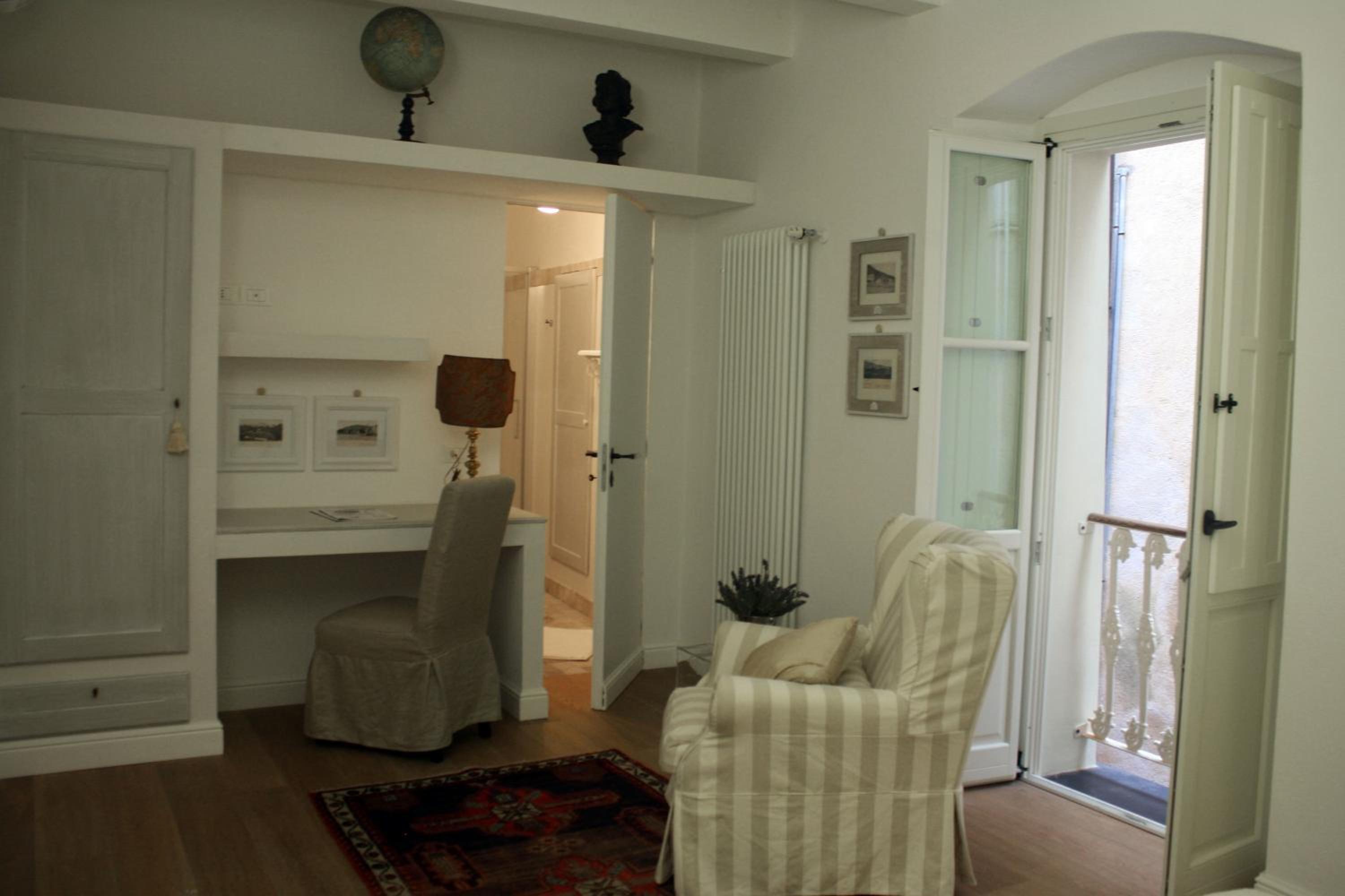 Standard King Room - Photo 3