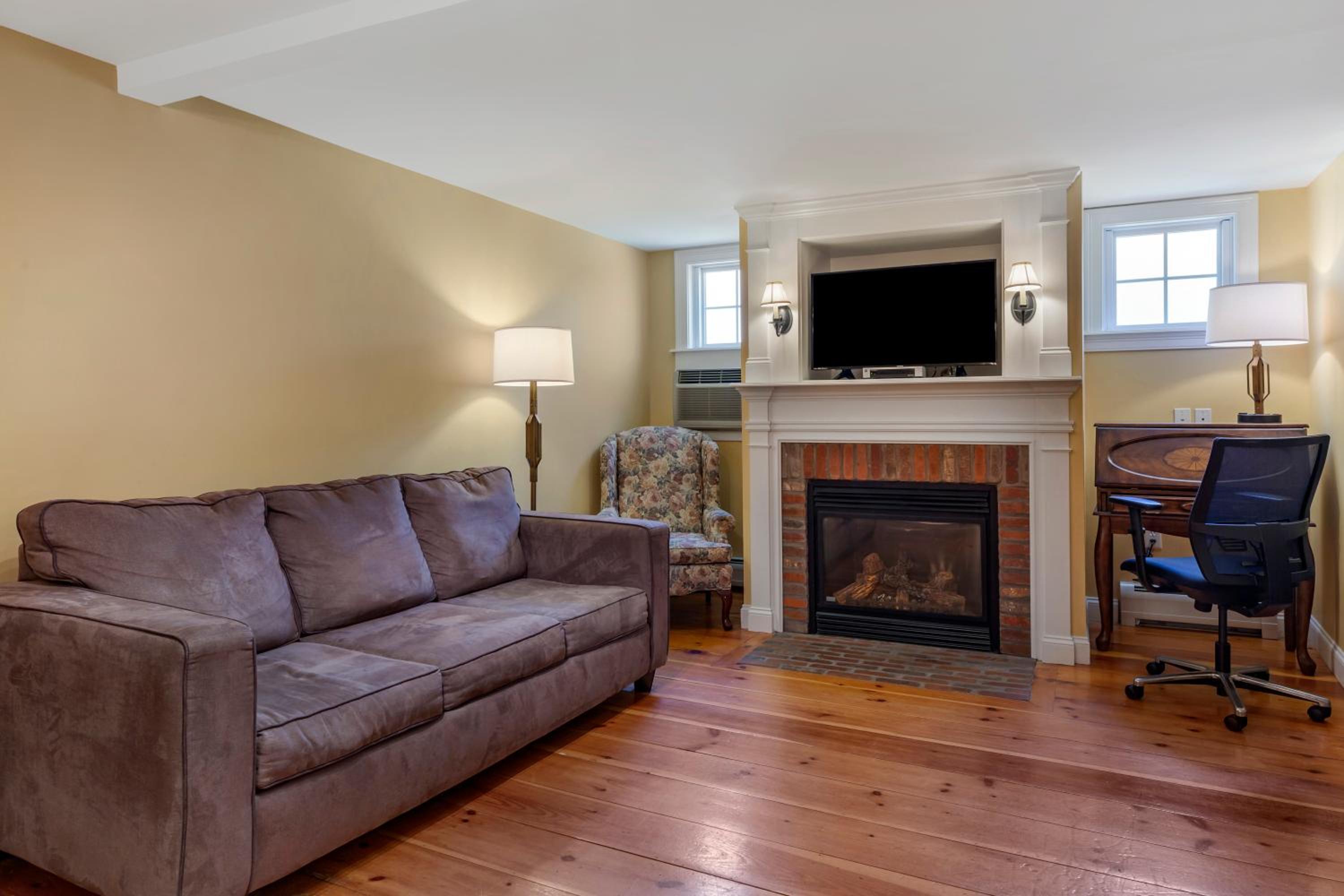 King Room - Accessible/Non-Smoking - Photo 3