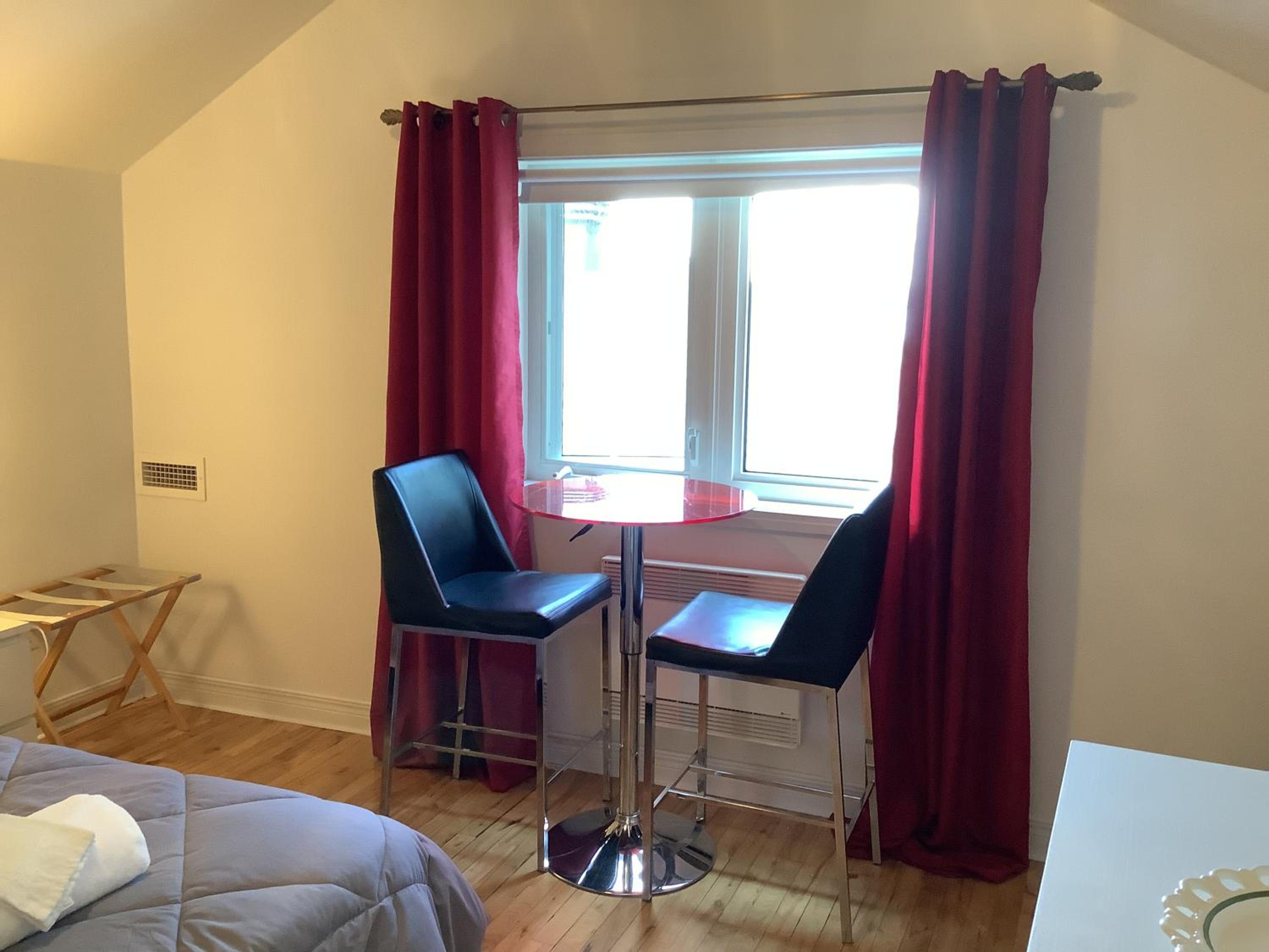 Queen Room photo 2