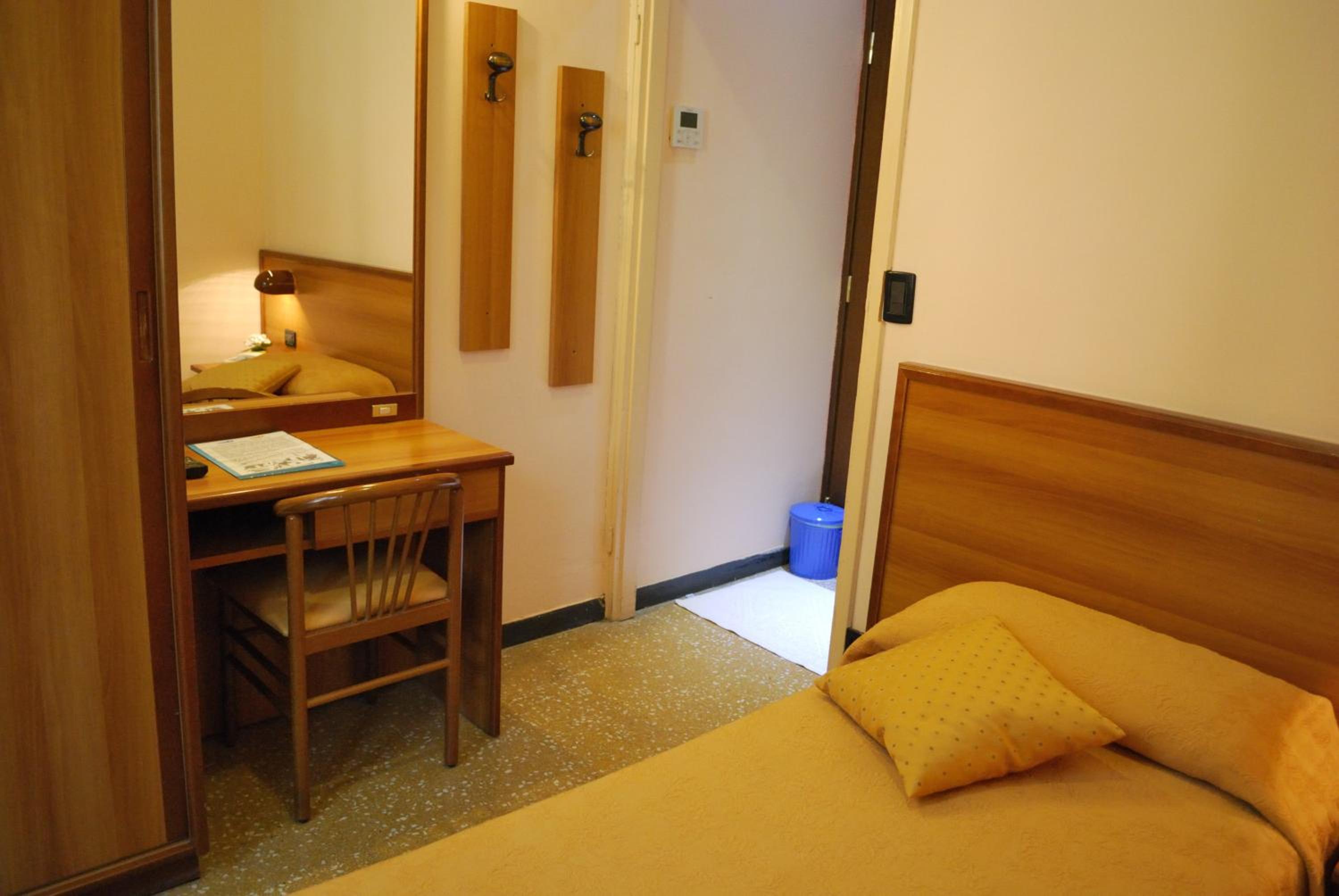 Single Room photo 3