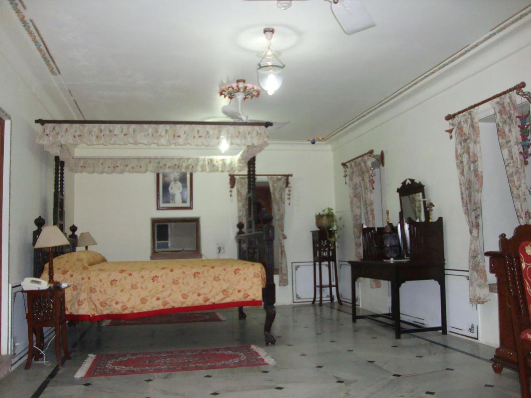 Suite - Photo 1