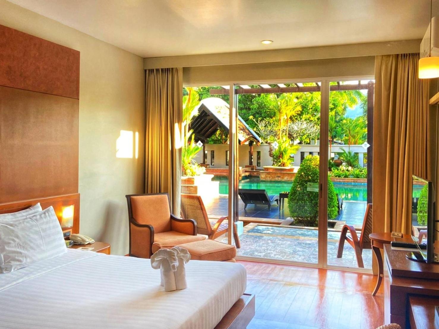 Deluxe Double or Twin Room with Pool Access	 - Photo 5