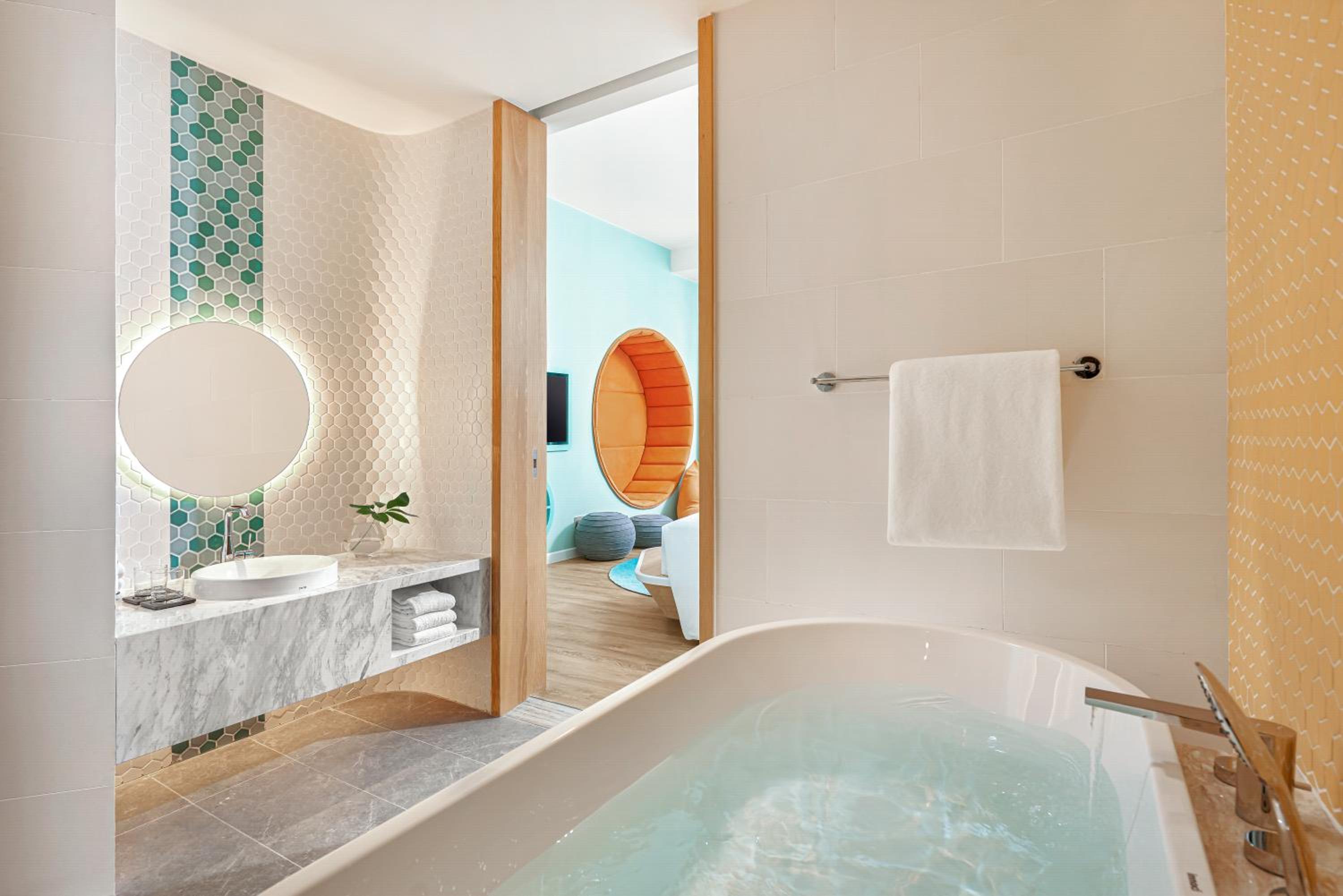 Two-Bedroom Suite - Marine Theme - Photo 7