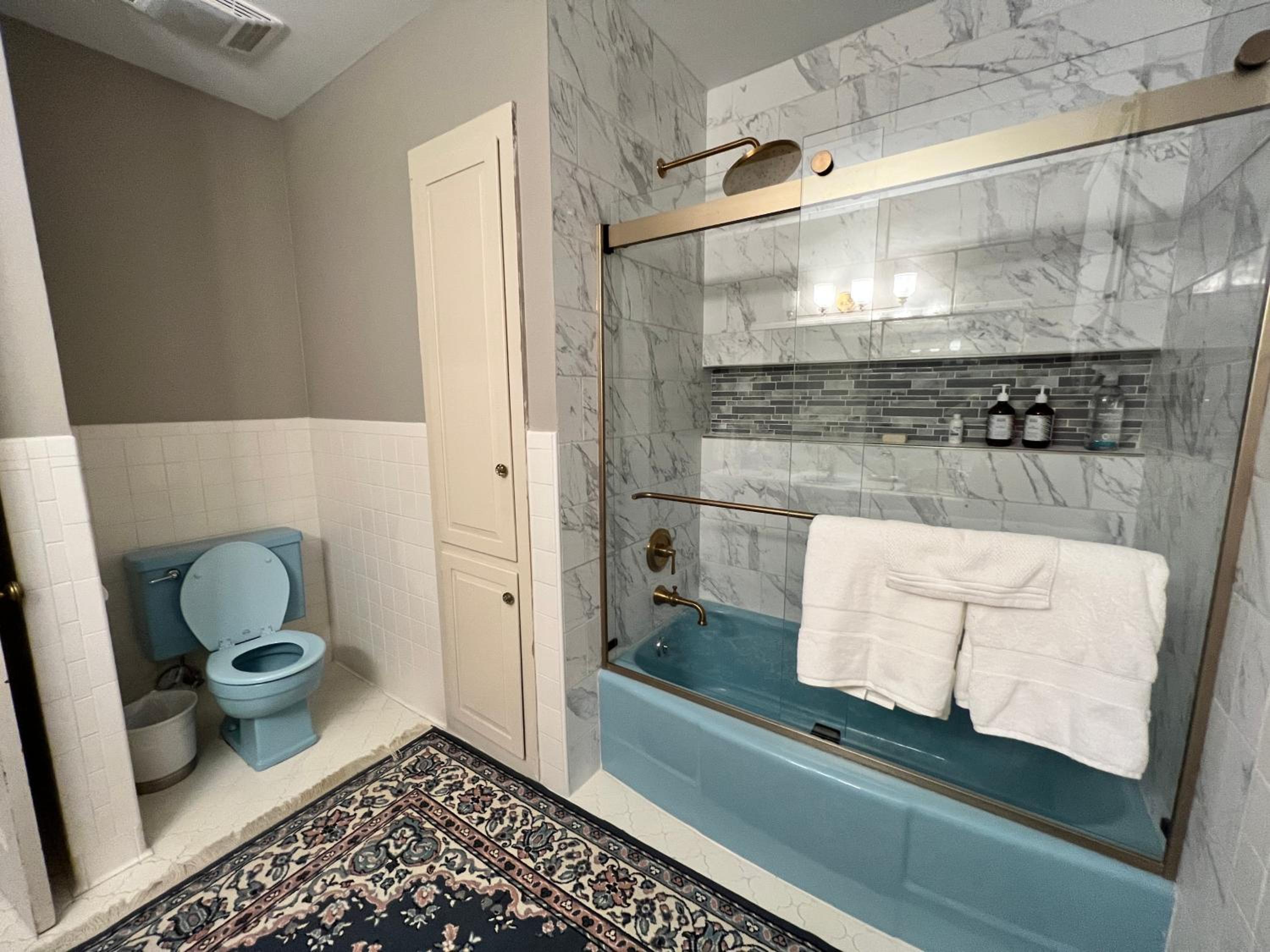 Deluxe King Room - Photo 7