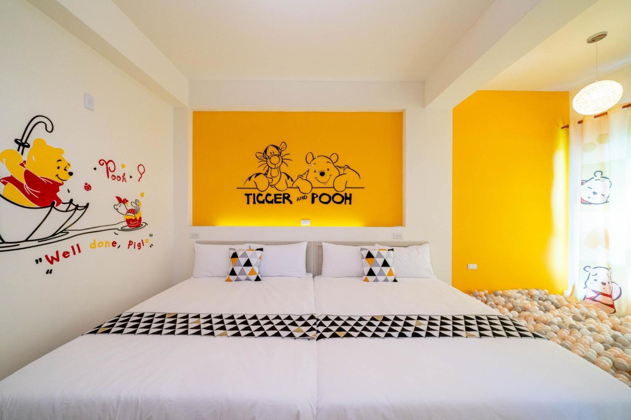 Quadruple Room with Private Bathroom photo 1