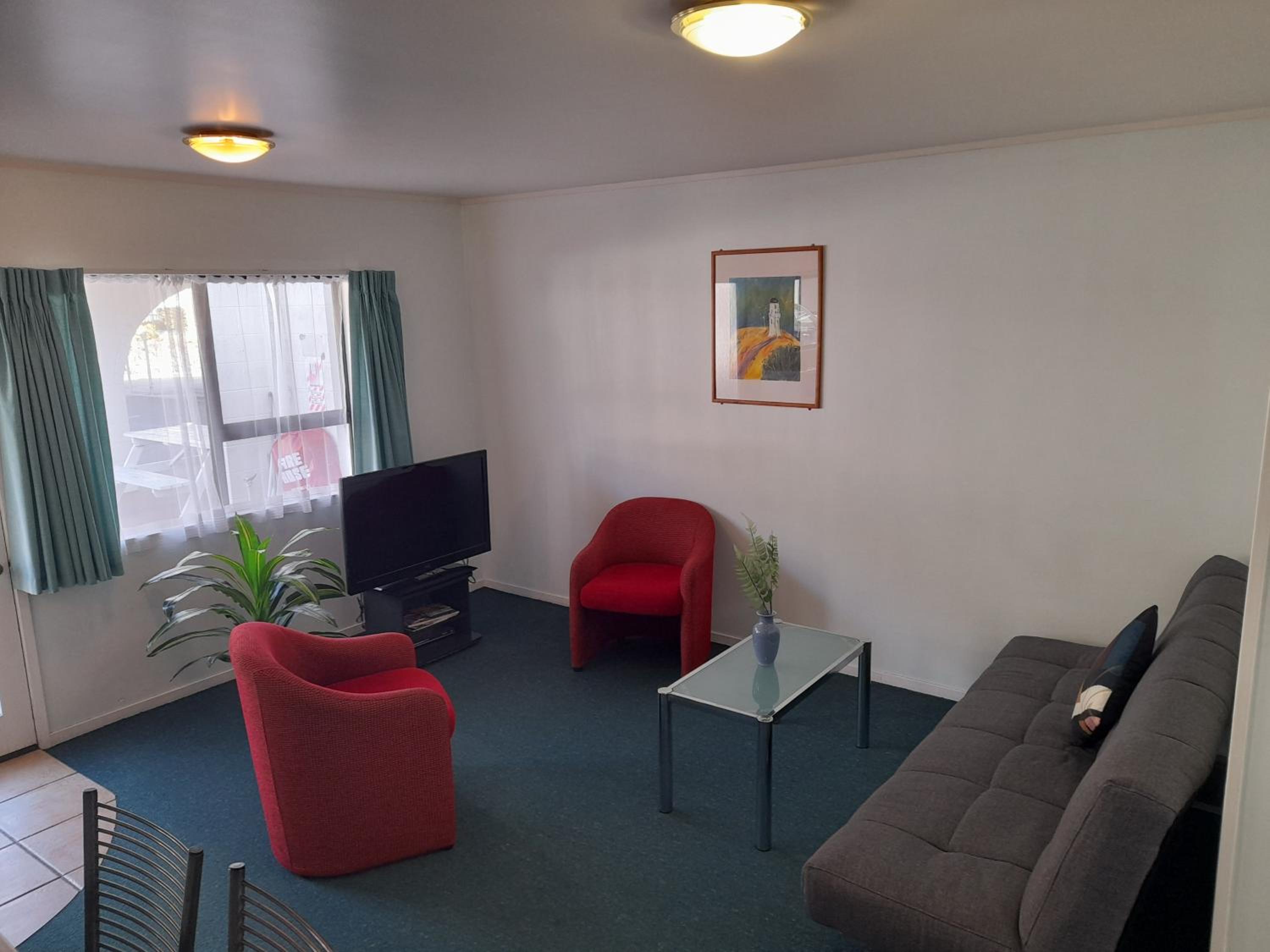 Two-Bedroom Apartment - Photo 2