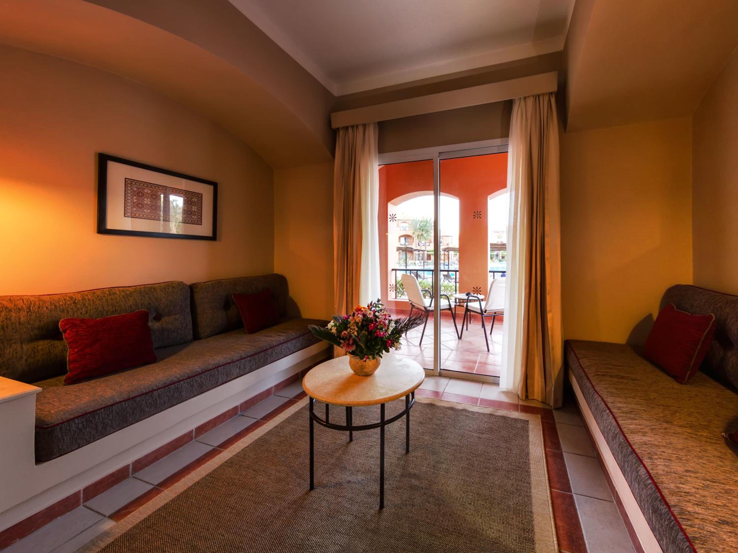Family, Queen or Twin Bed, Pool View thumbnail 5