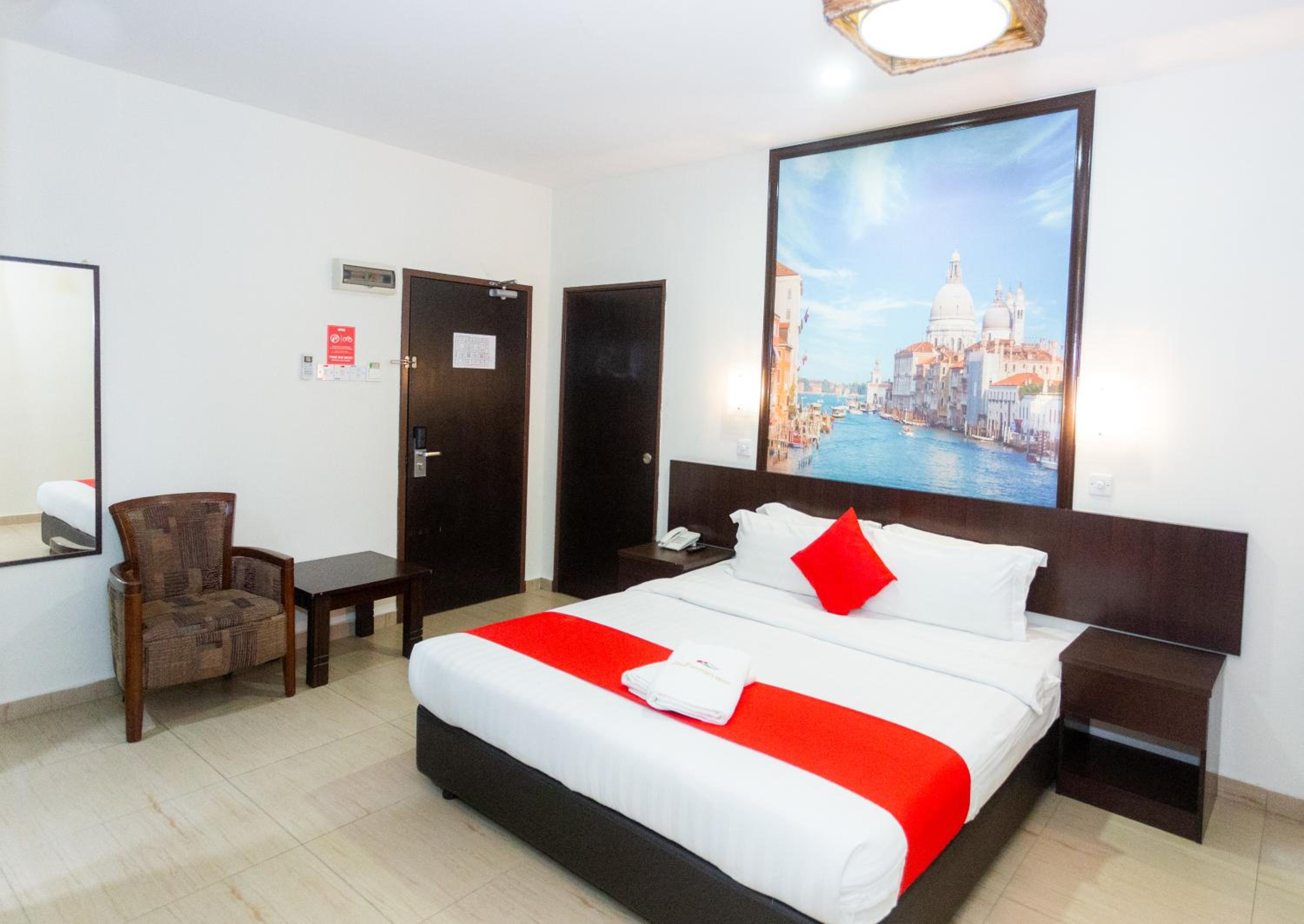 Deluxe King Room photo 1