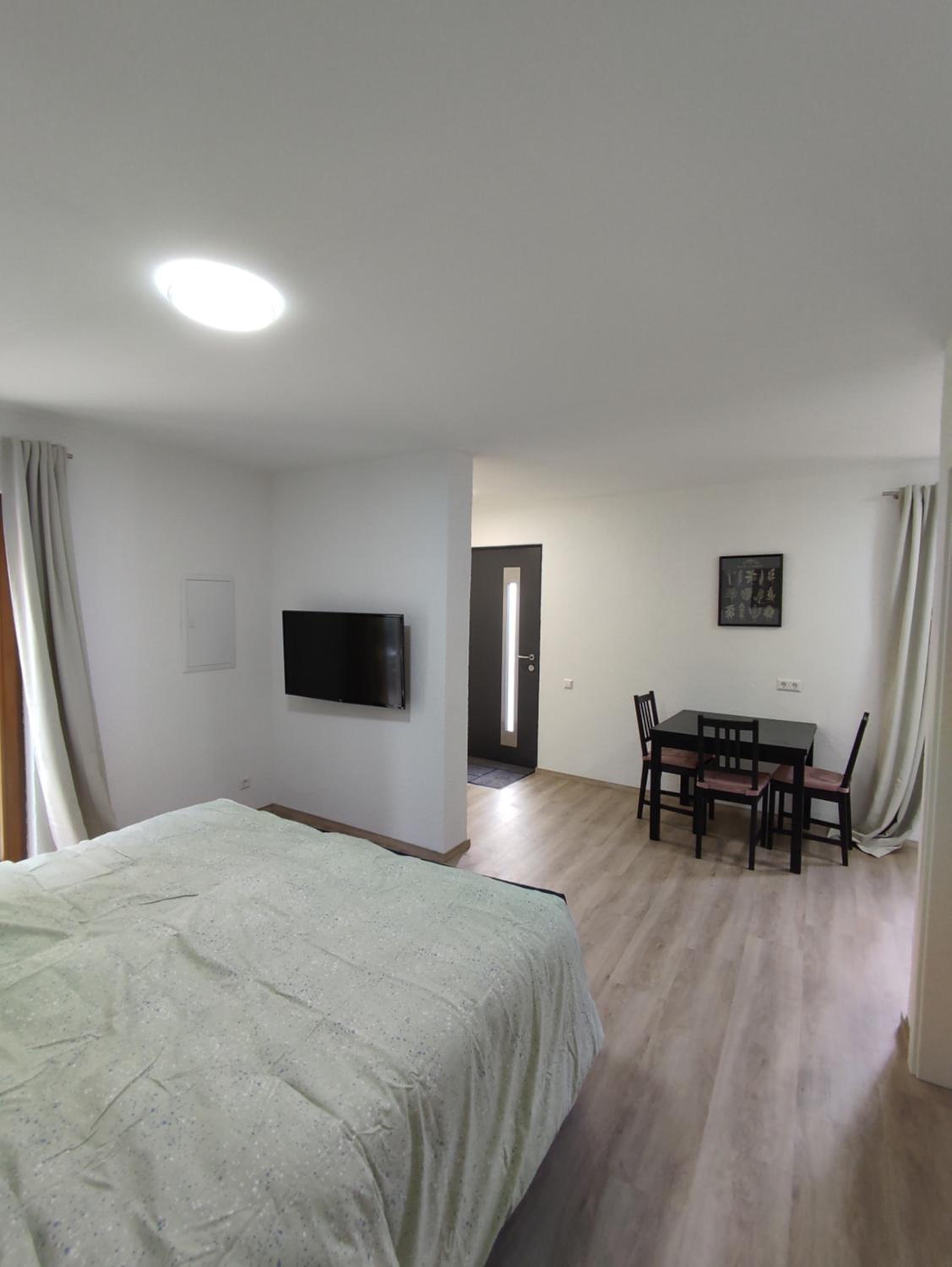 One-Bedroom Apartment photo 1