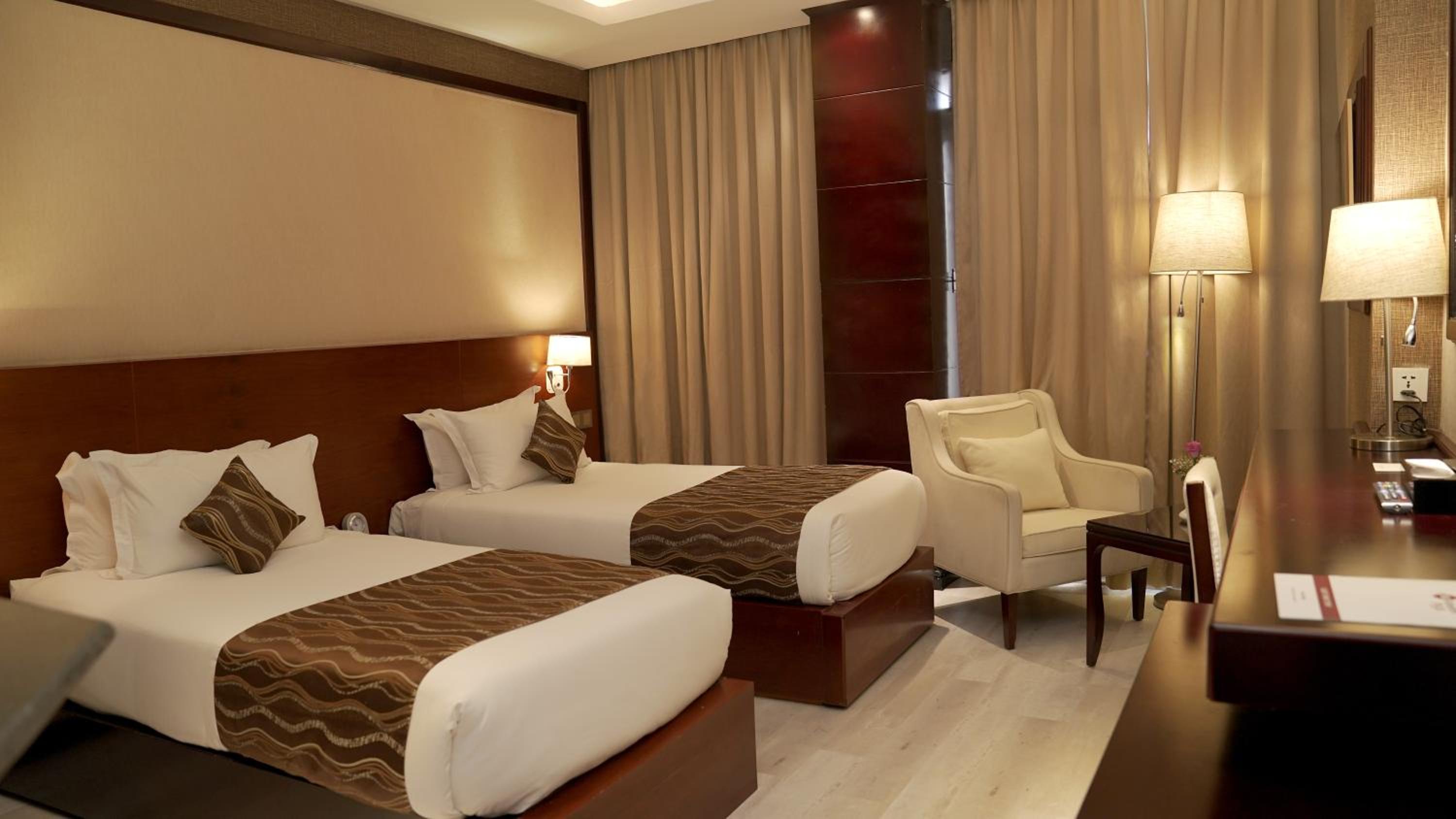 Standard Twin Room - Photo 4