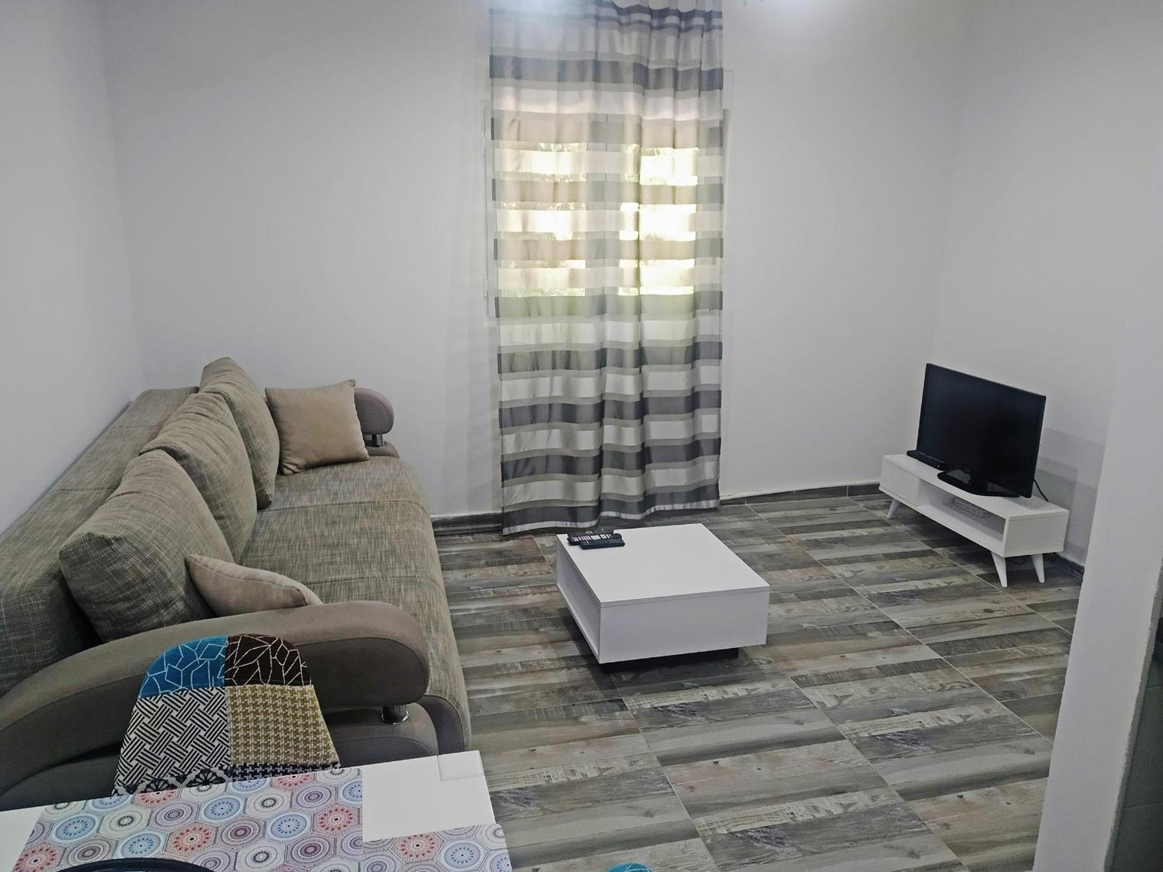One-Bedroom Apartment photo 1