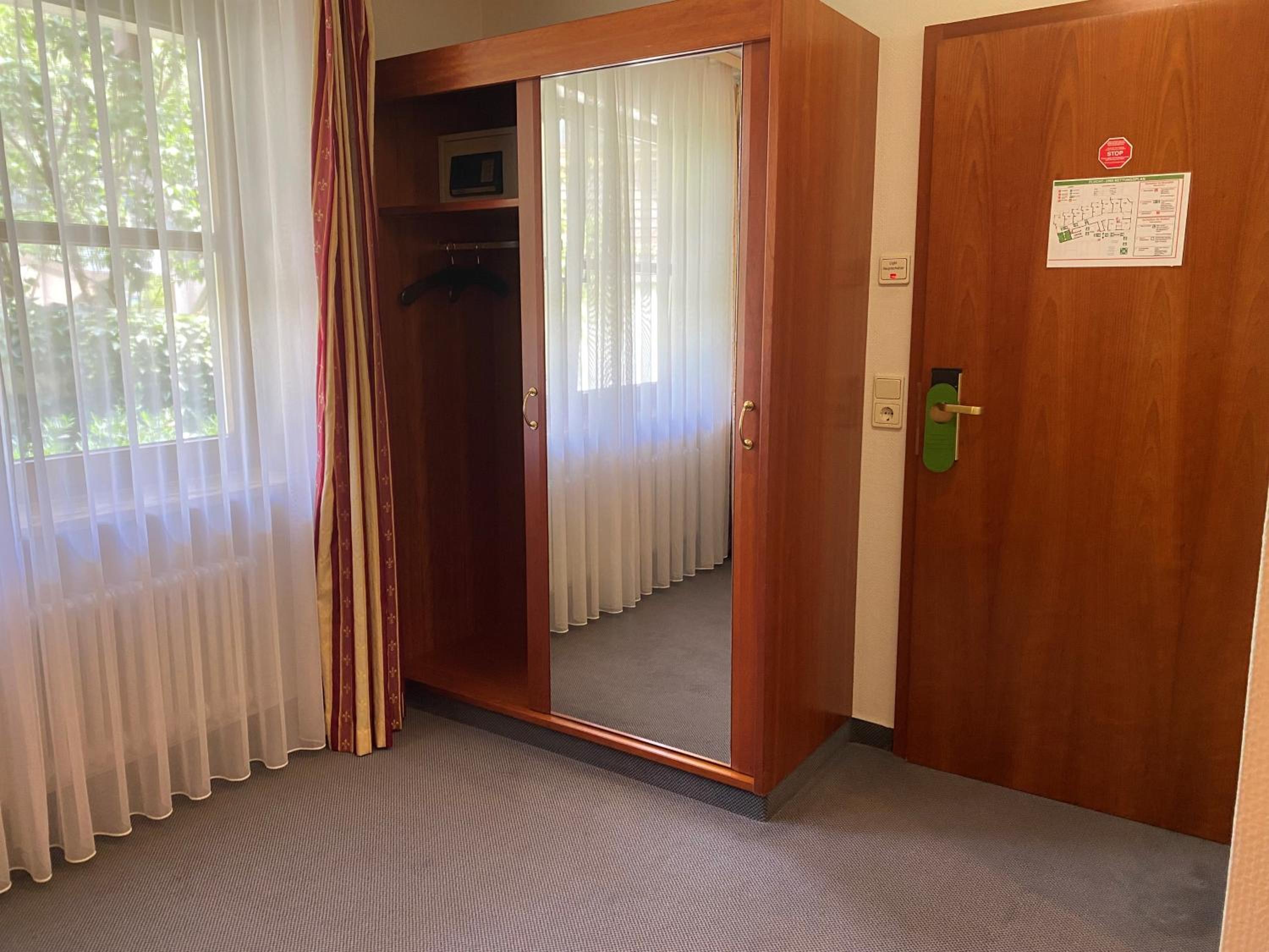 Standard Twin Room photo 2