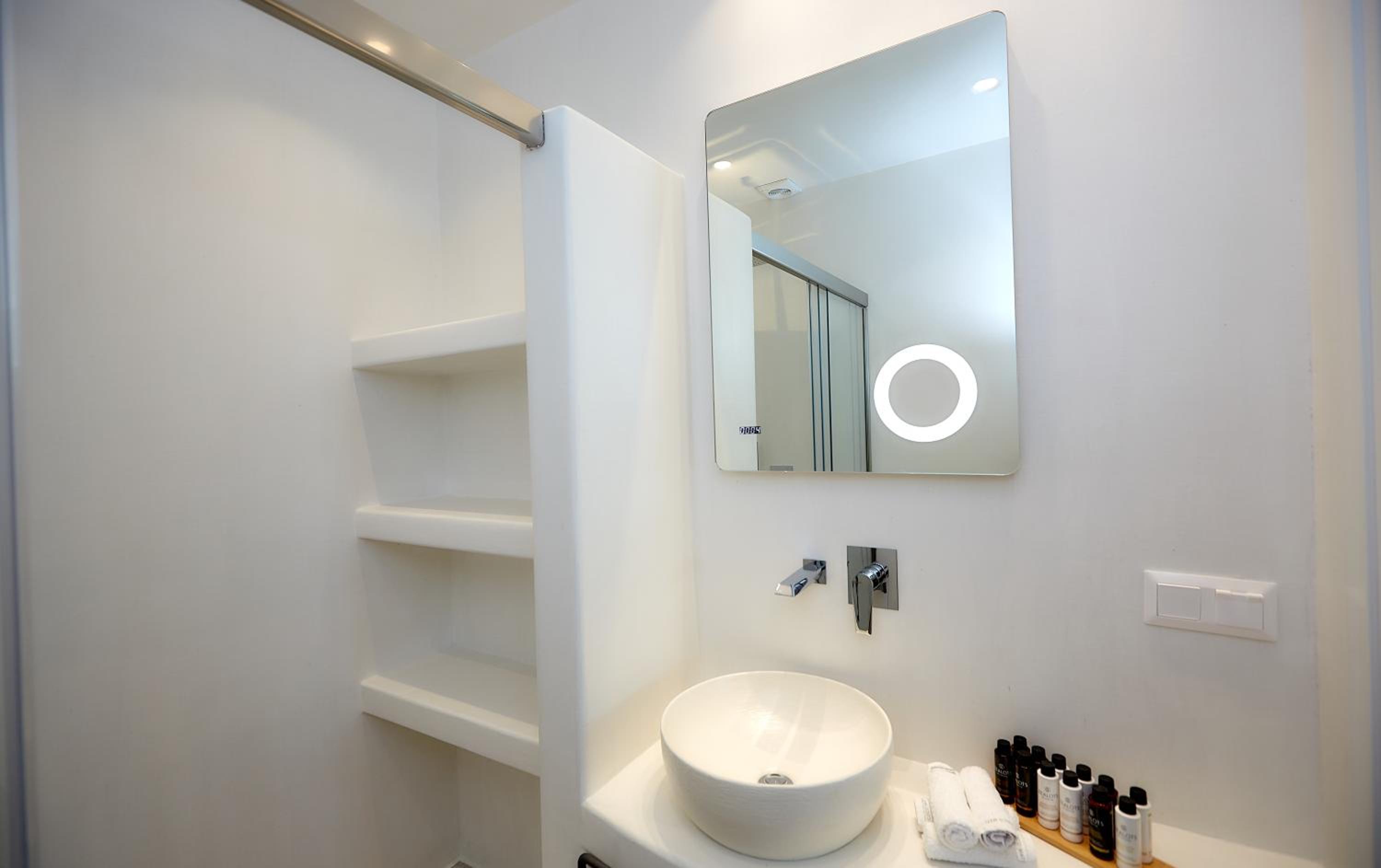Apartment with Sea View - Photo 4
