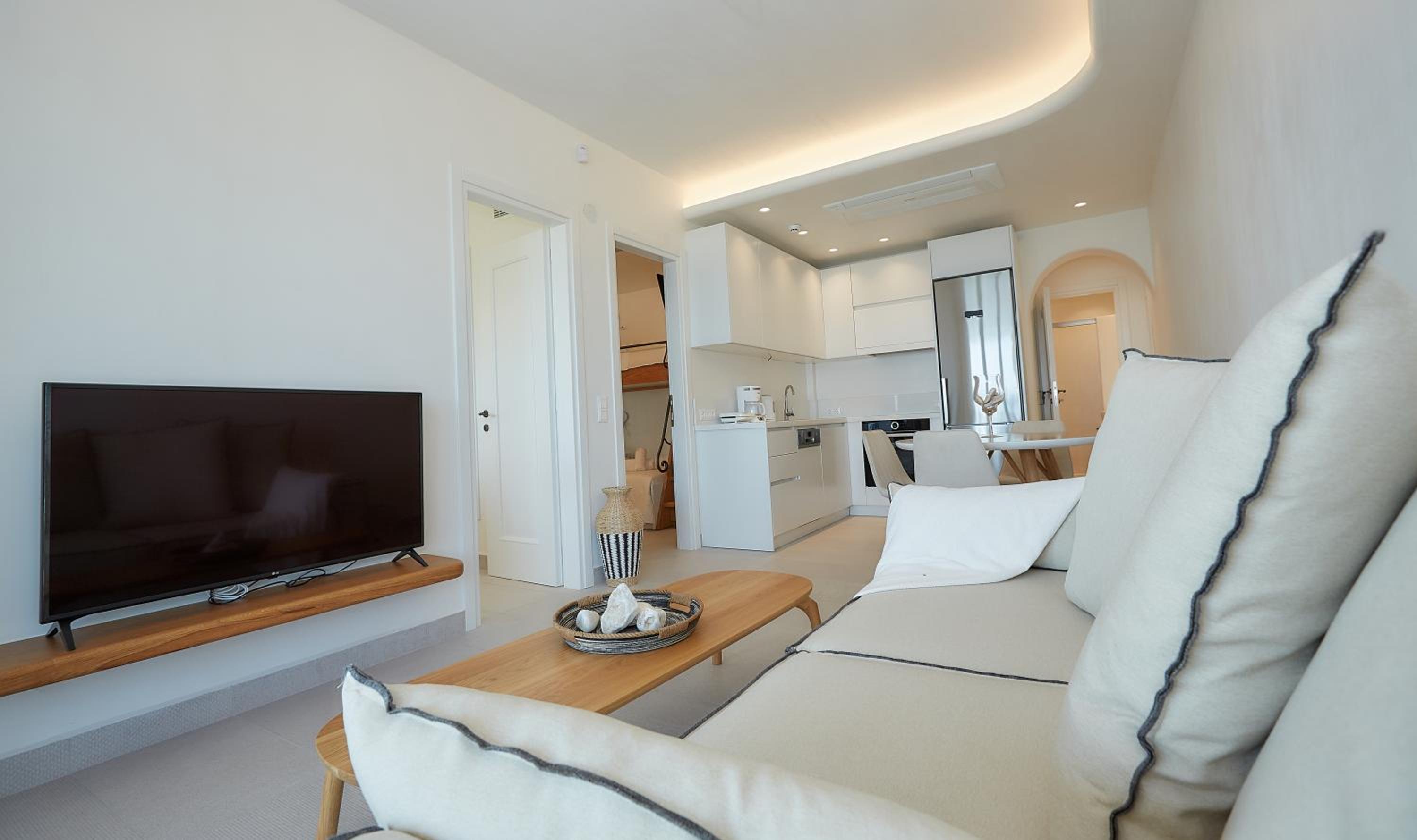 Apartment with Sea View - Photo 7