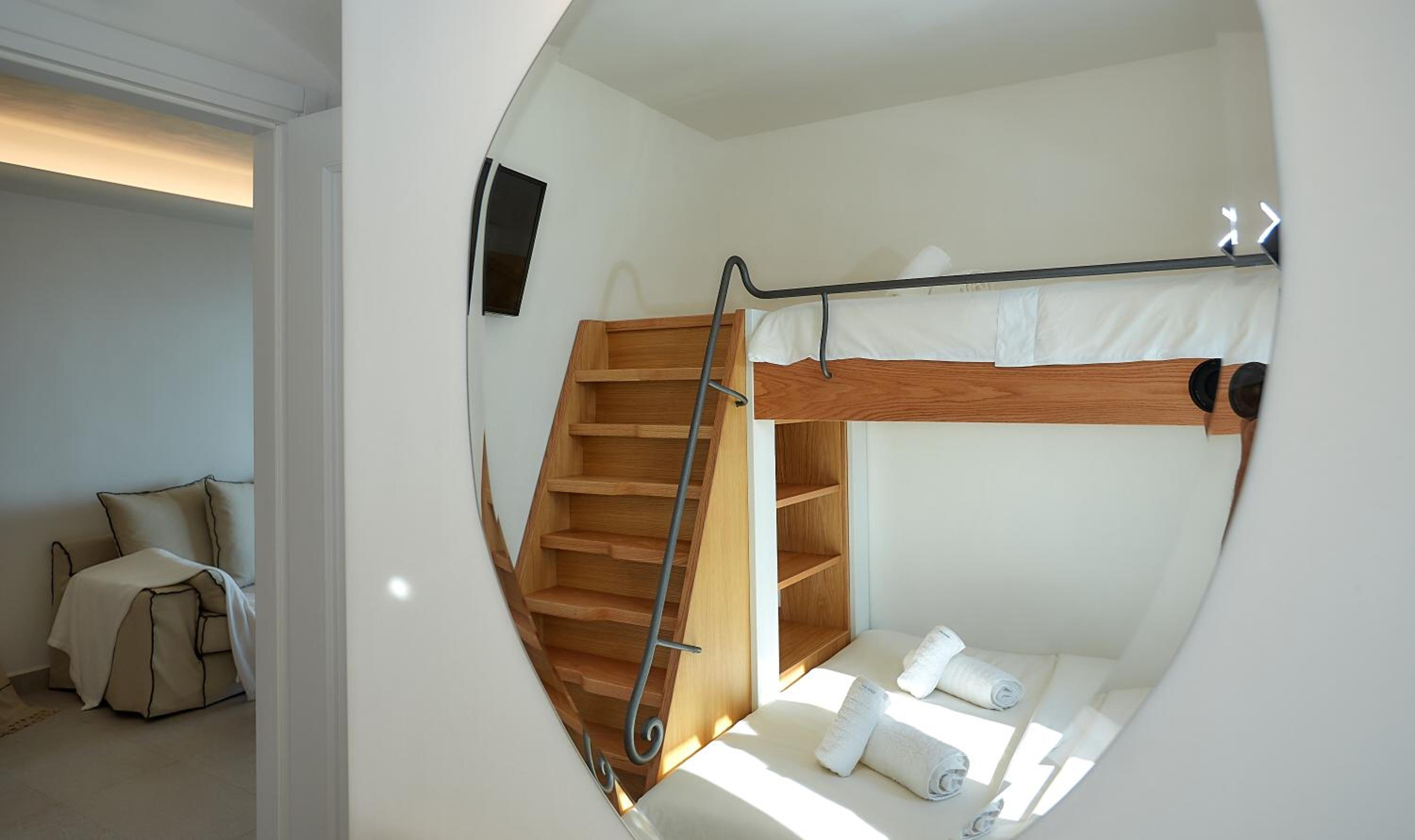 Apartment with Sea View - Photo 9
