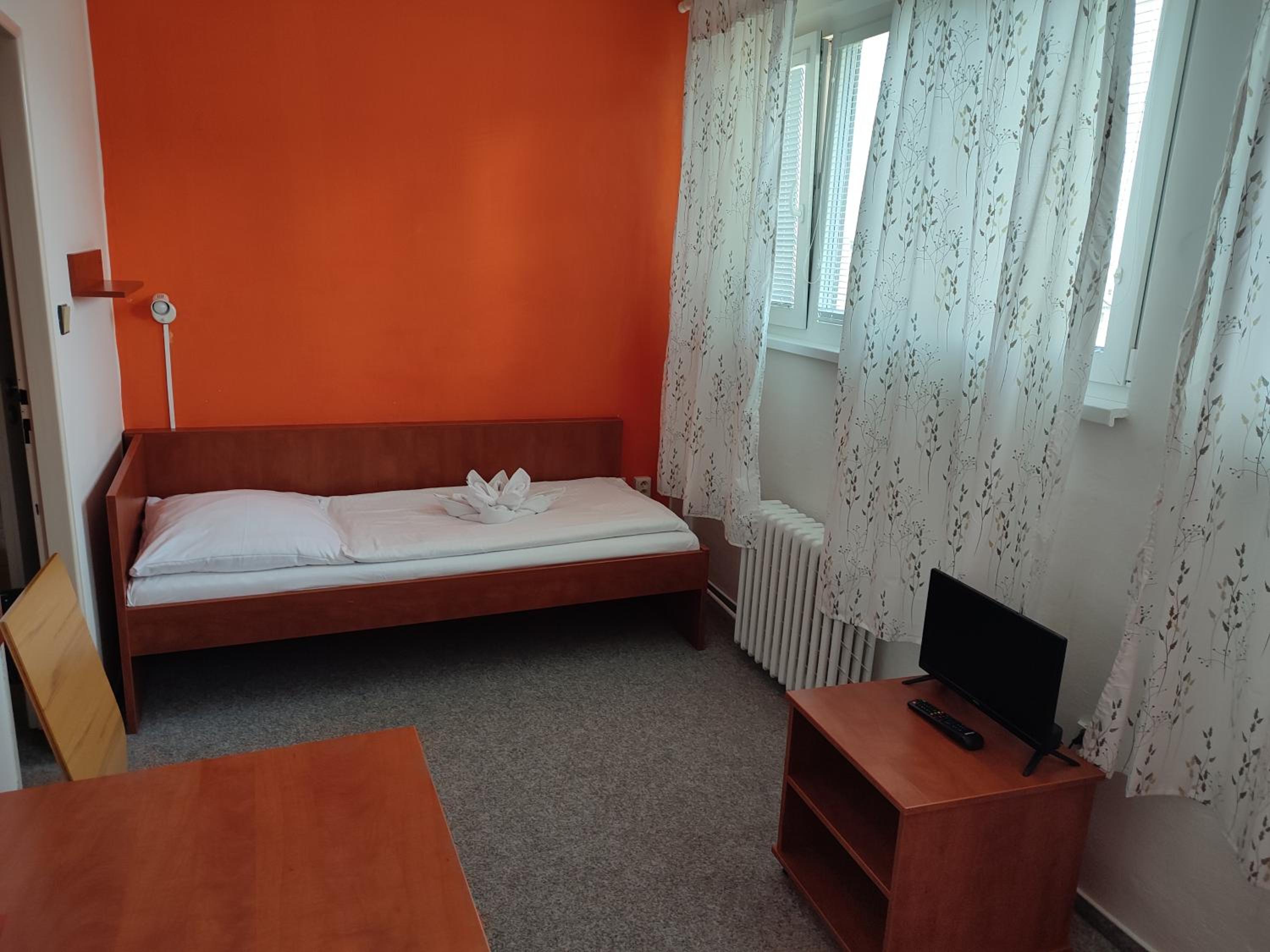 Economy Quadruple Room - Photo 2