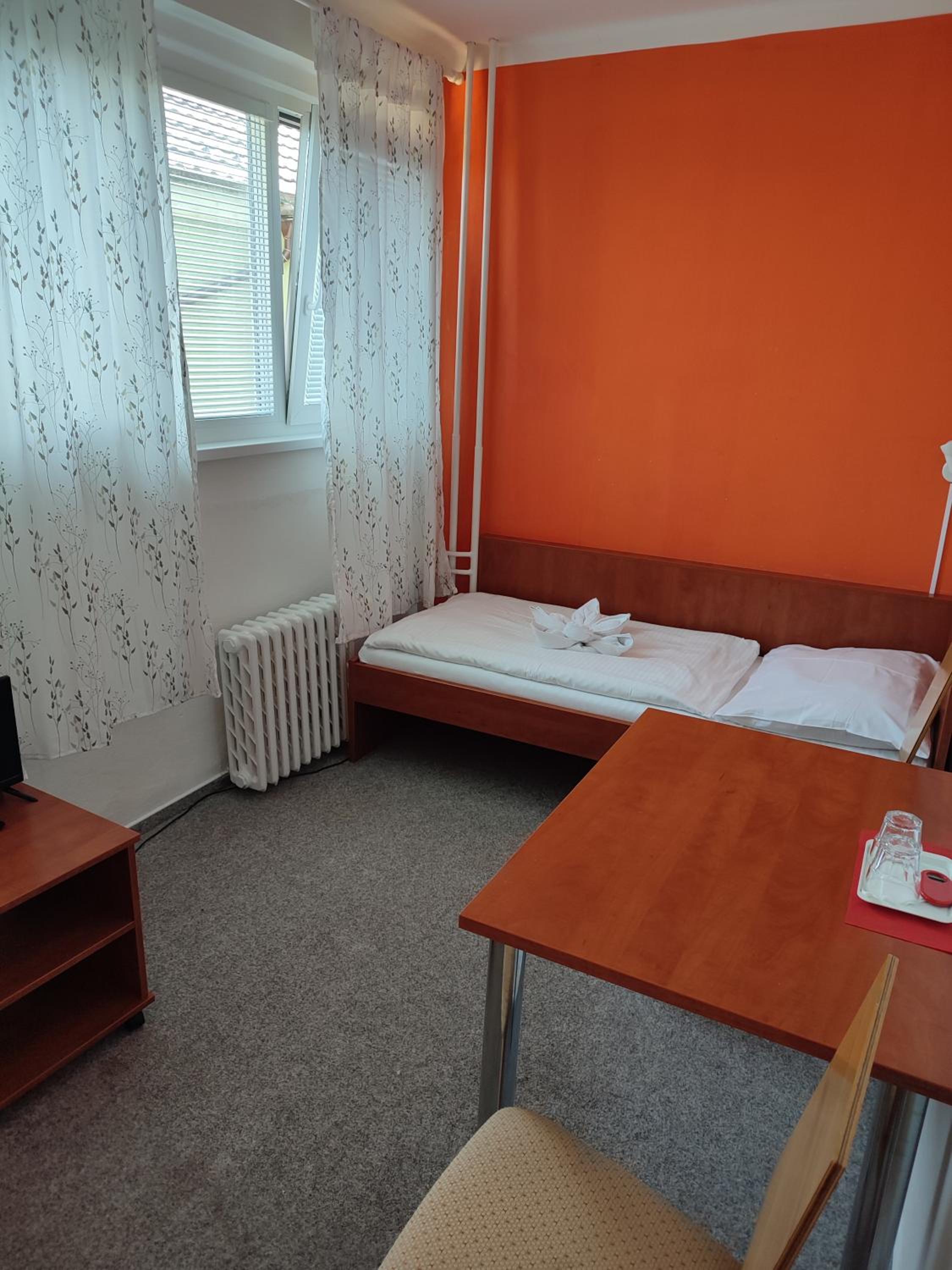 Economy Quadruple Room - Photo 1
