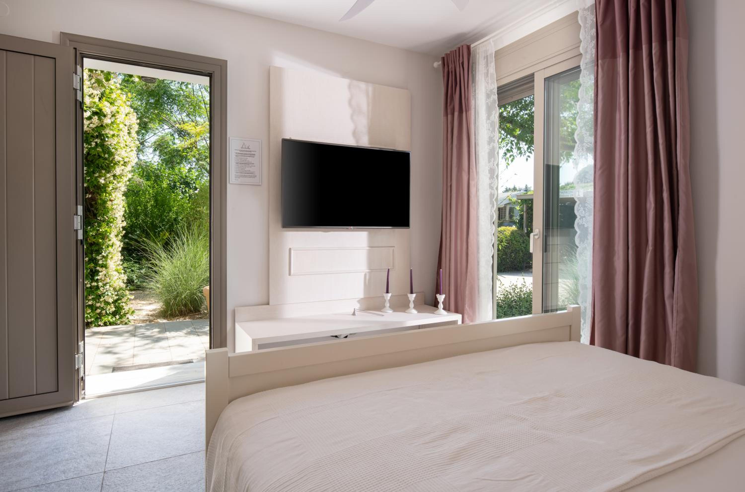 Deluxe Double Room photo 2