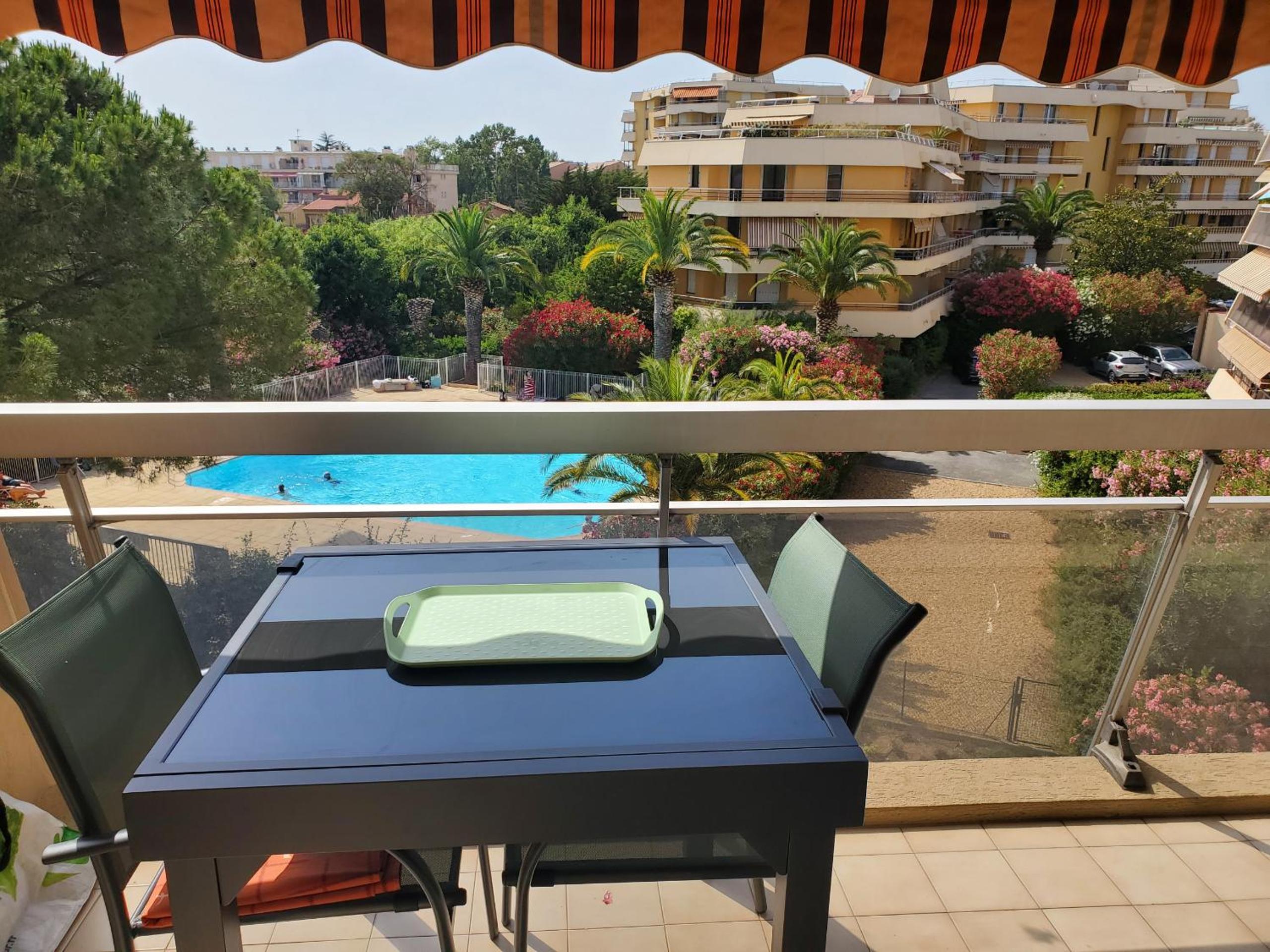 Apartment with Balcony photo 1