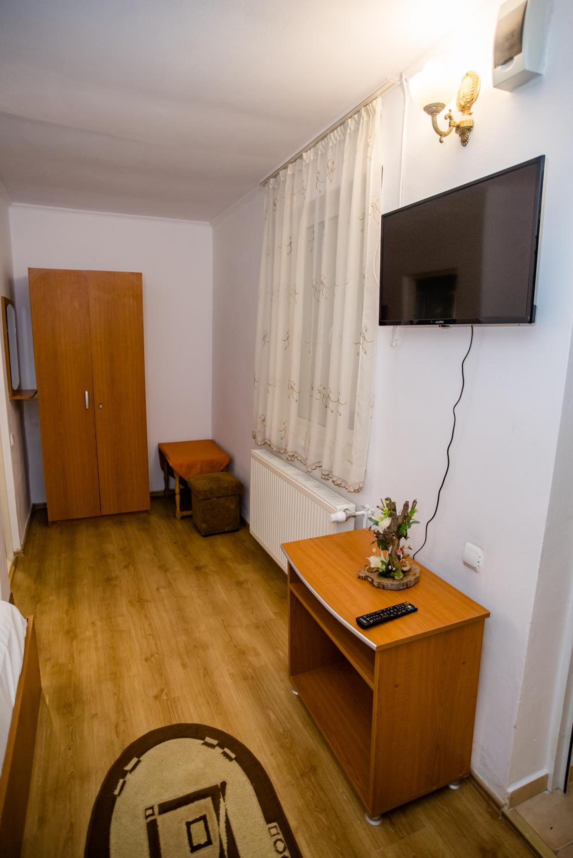 Twin Room with Bathroom photo 1