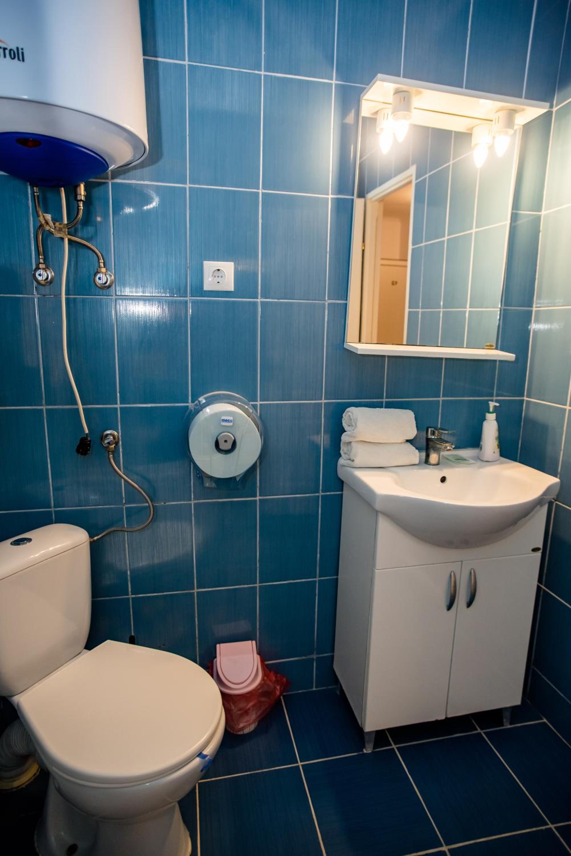 Twin Room with Bathroom photo 2