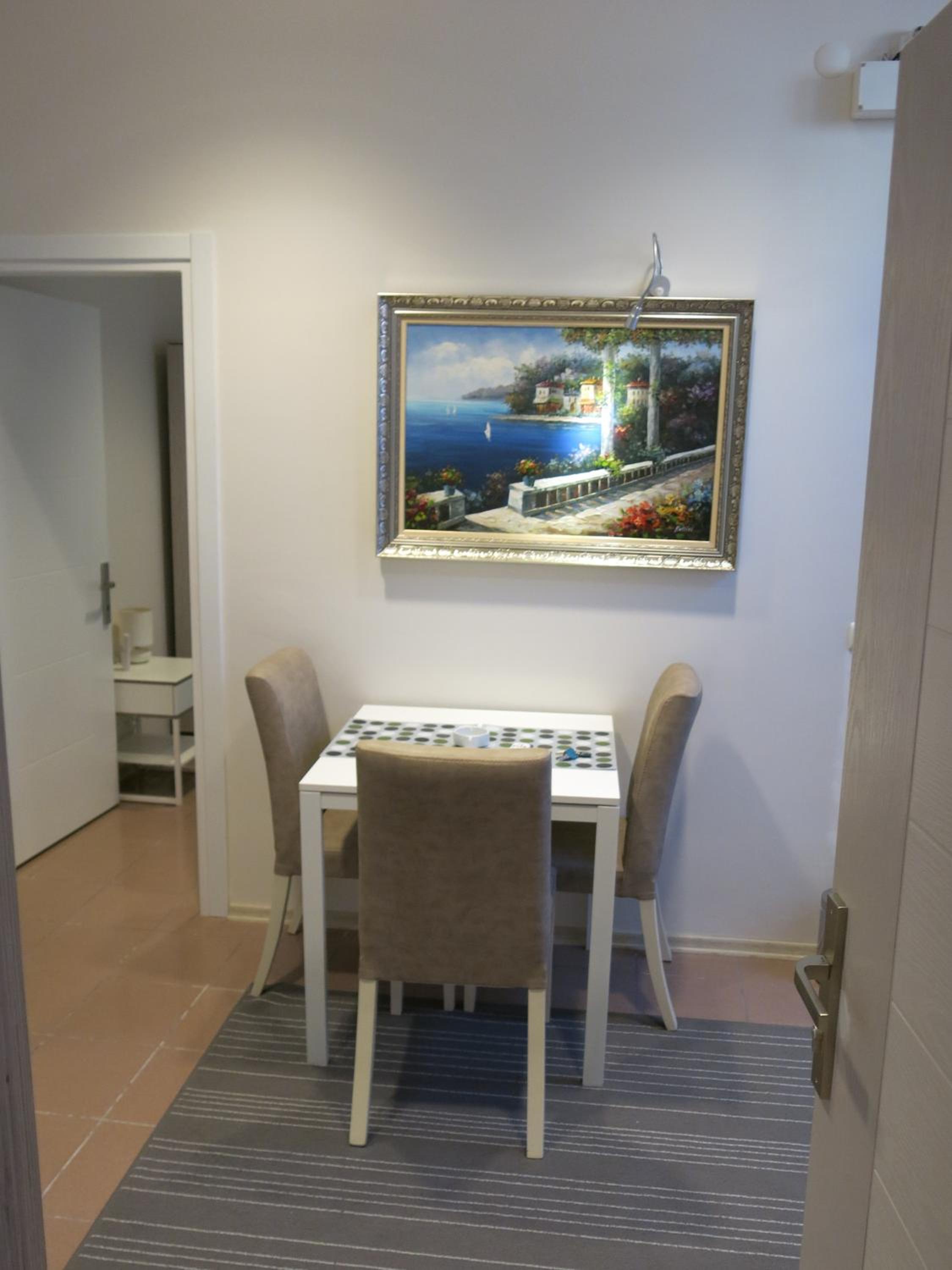 Large Family Room - Photo 14