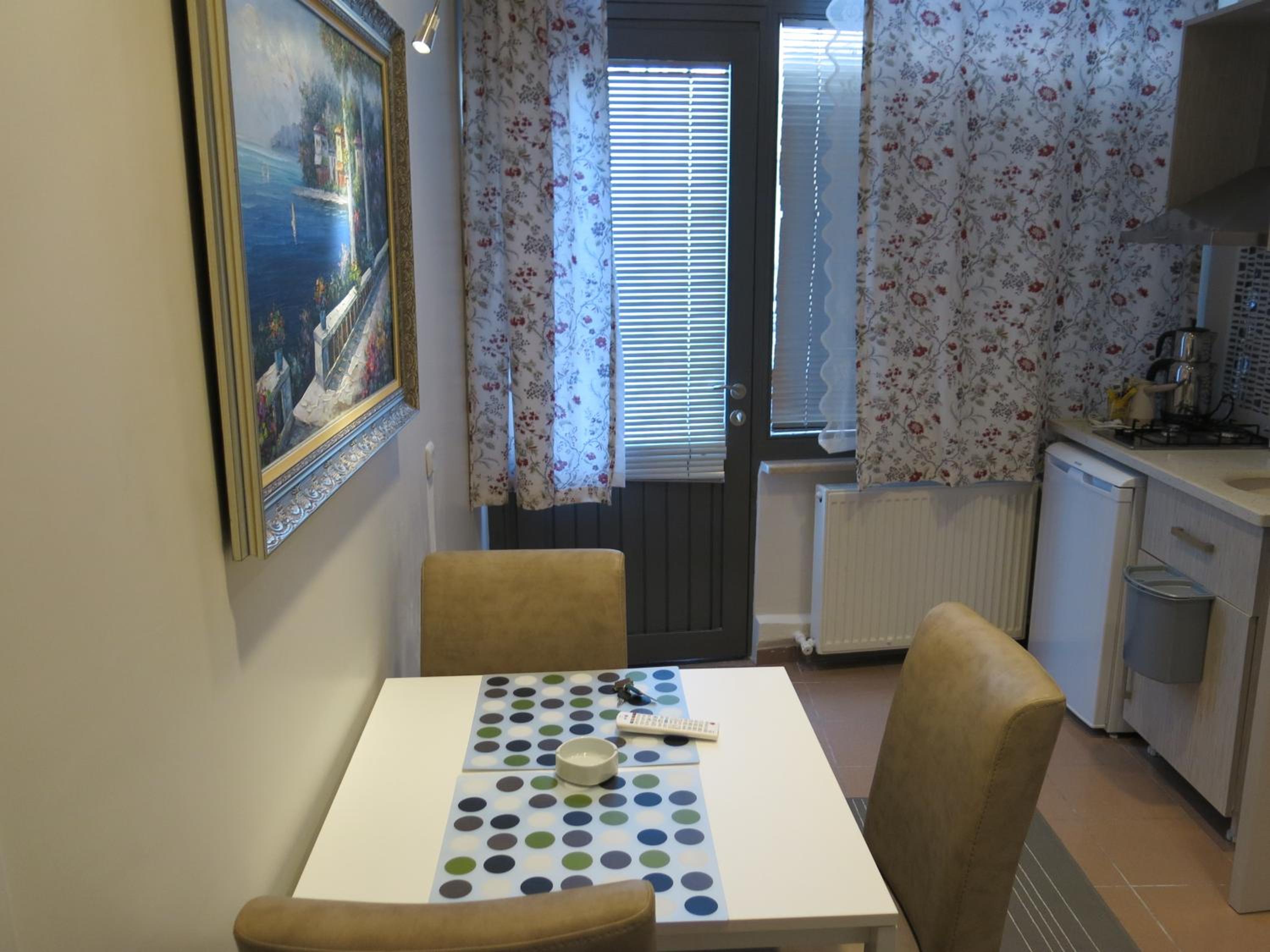 Large Family Room - Photo 24