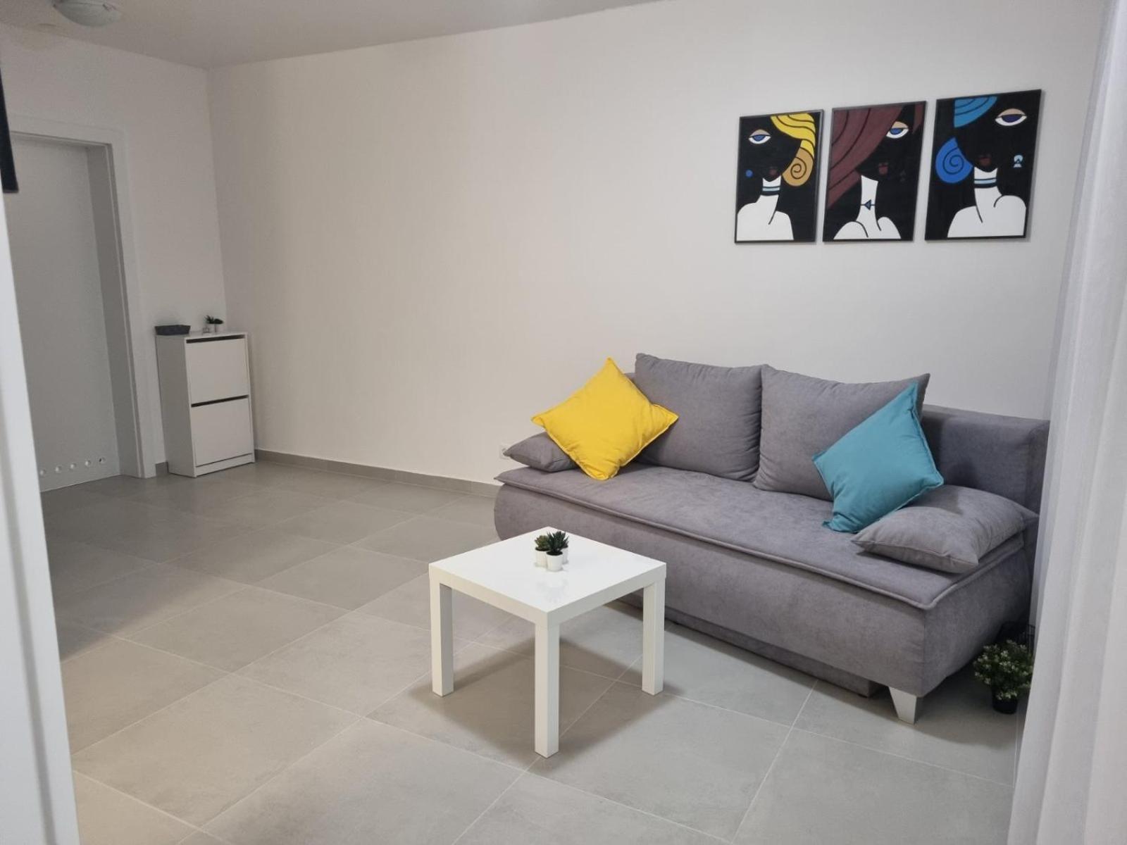 One-Bedroom Apartment photo 1