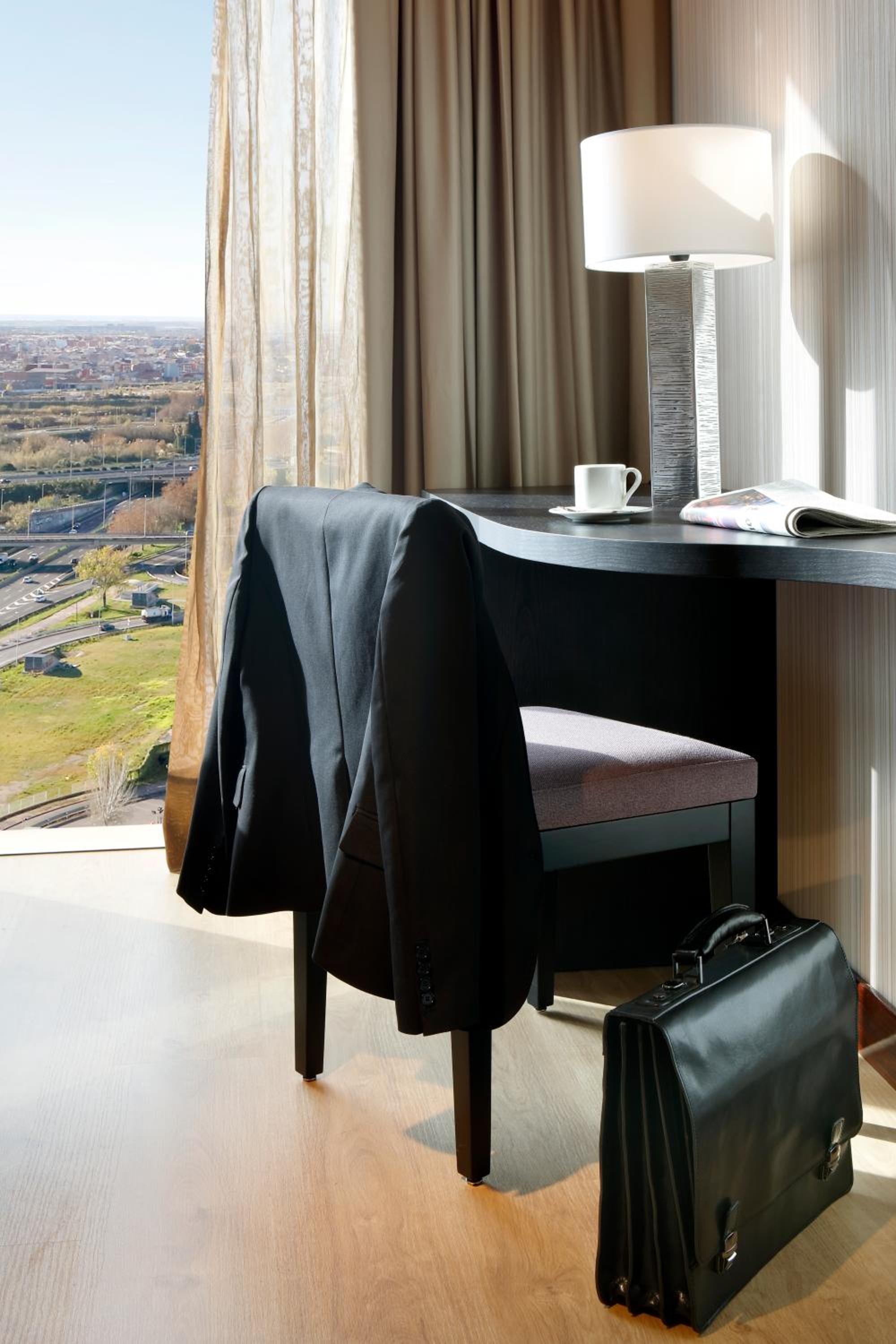 Deluxe Twin Room with Panoramic View - High Floor