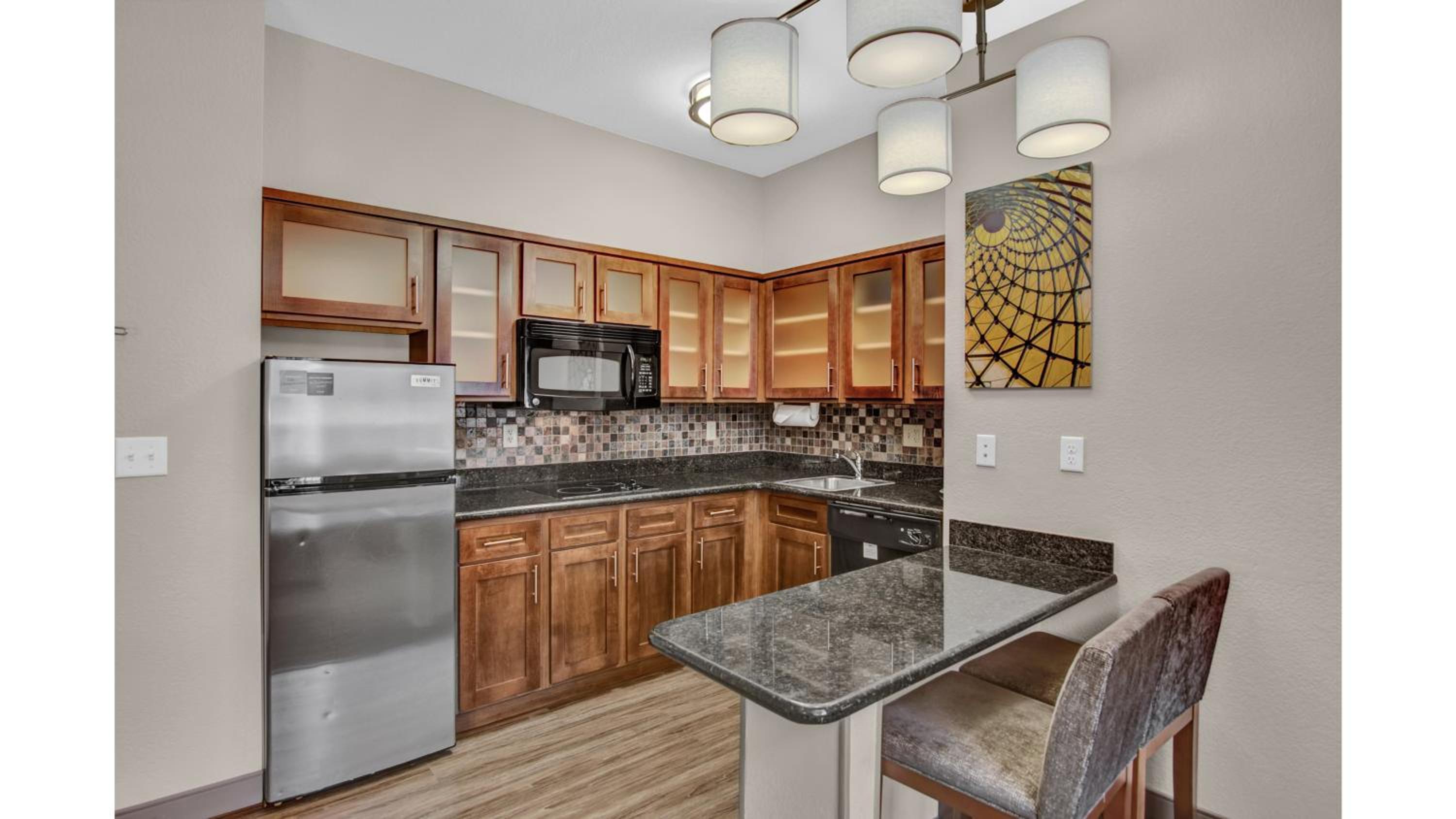 One-Bedroom Queen Suite - Photo 7