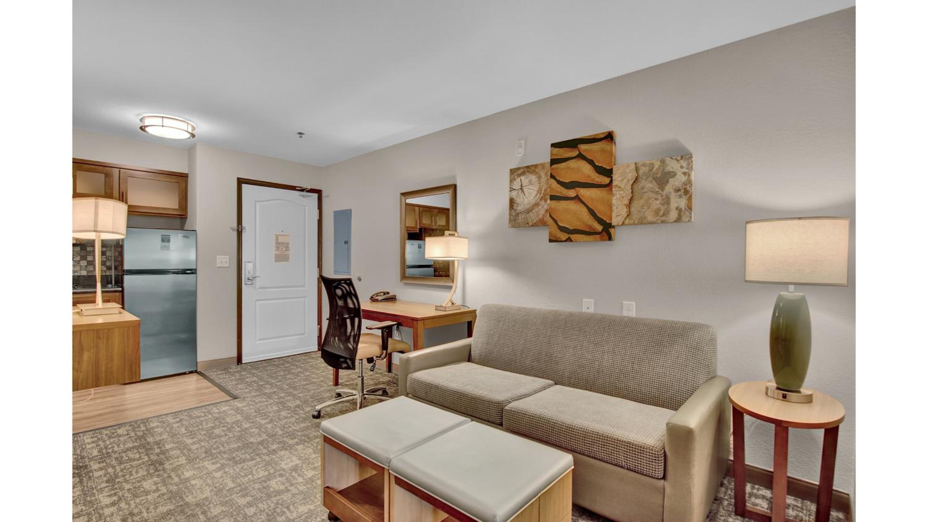 Studio Suite with Two Queen Beds - Photo 3