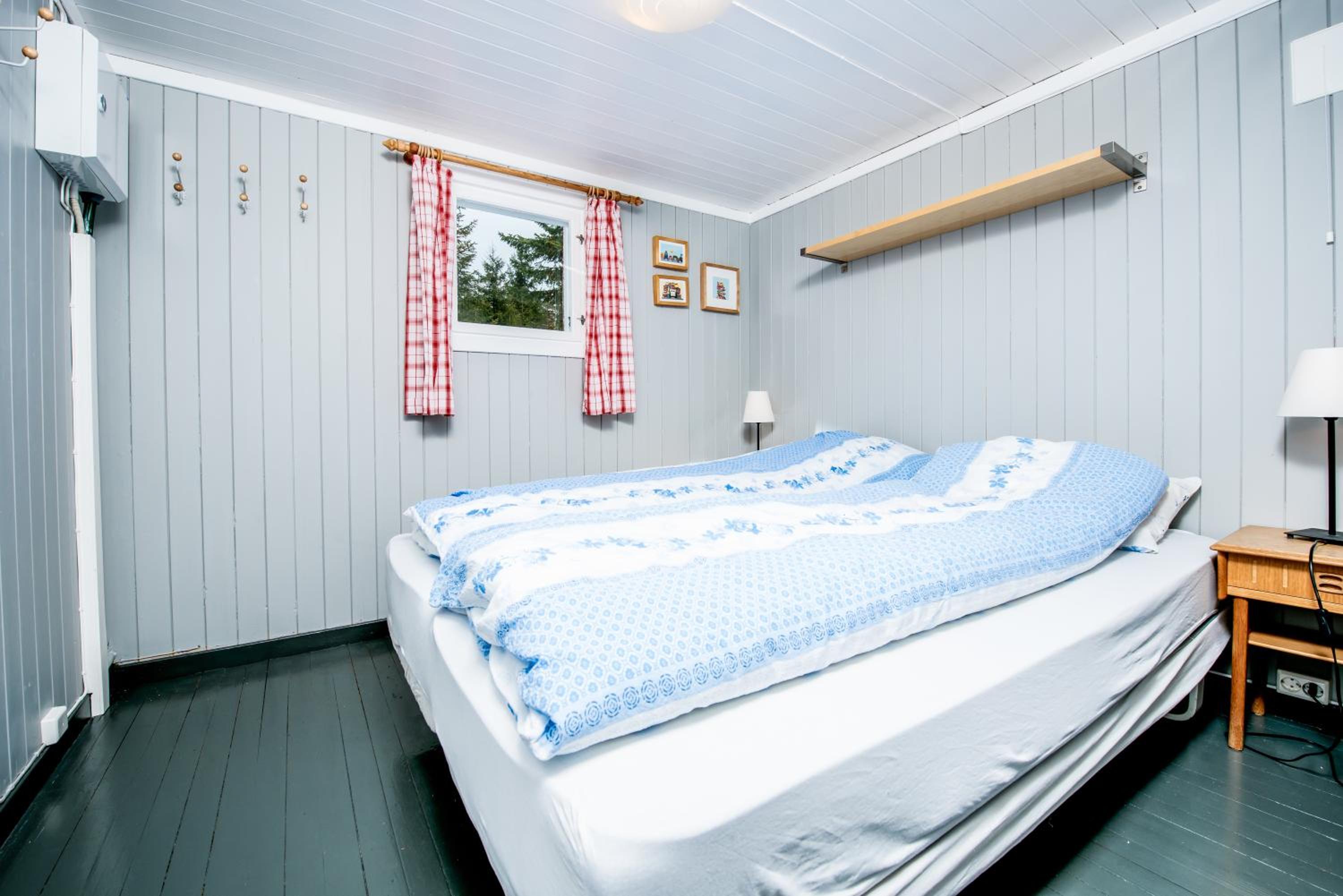 Three-Bedroom House photo 3